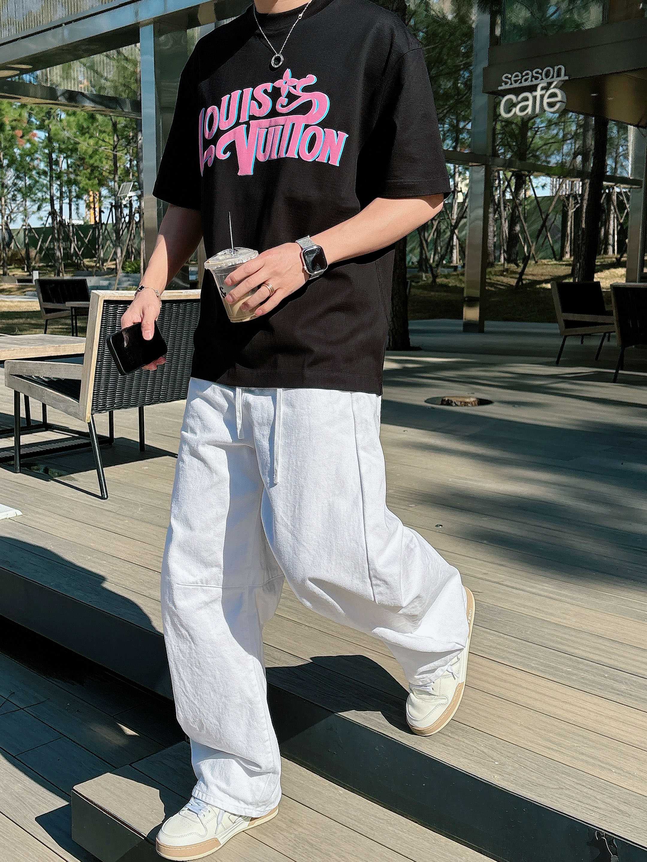 【 LV 2026春夏 · 高阶定制T恤】🔹 核心面料：秘鲁进口匹马棉 × 顶级丝光工艺🔹 核心体感：蚕