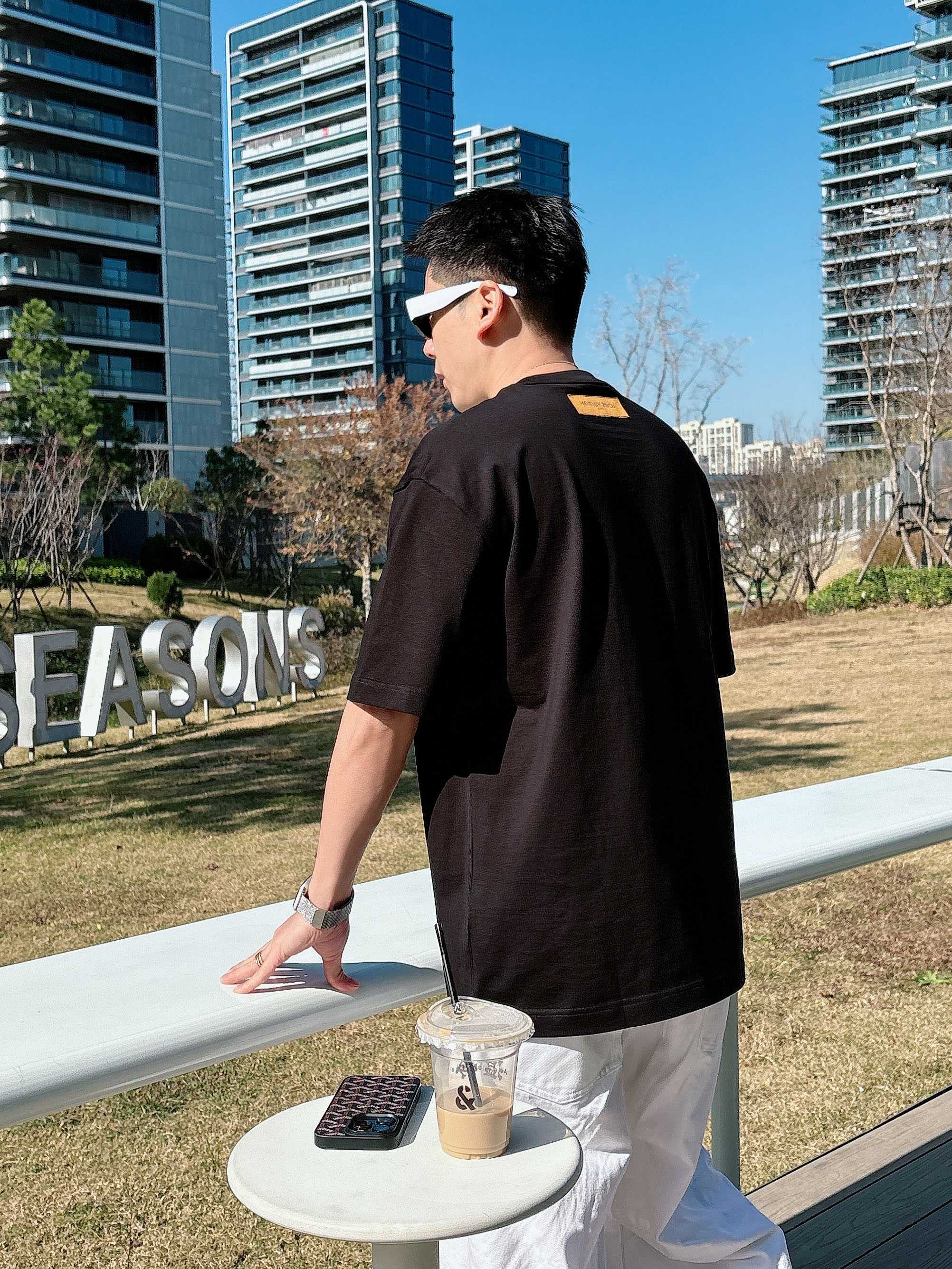 【 LV 2026春夏 · 高阶定制T恤】🔹 核心面料：秘鲁进口匹马棉 × 顶级丝光工艺🔹 核心体感：蚕