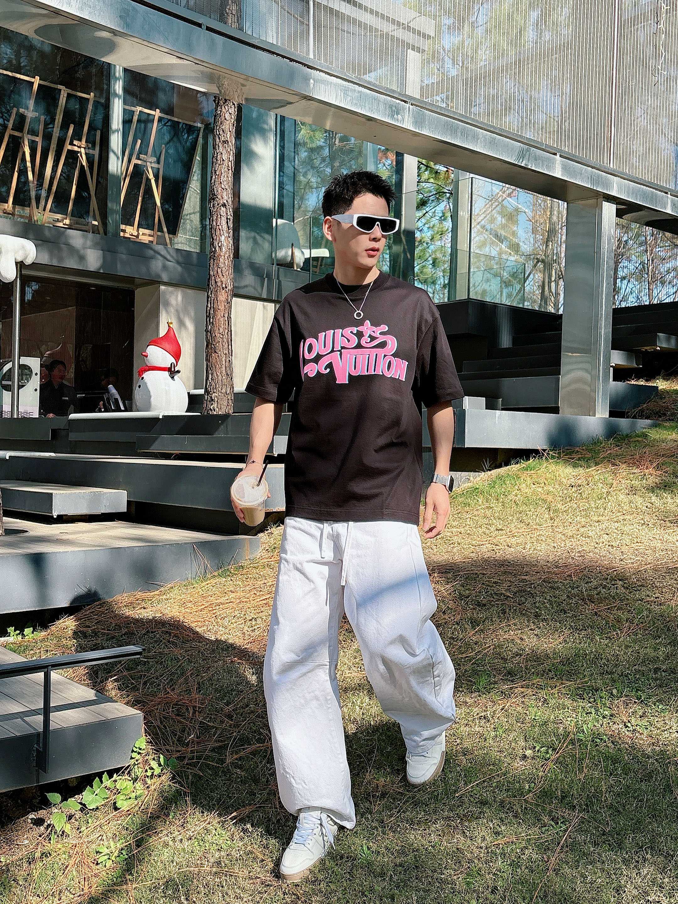 【 LV 2026春夏 · 高阶定制T恤】🔹 核心面料：秘鲁进口匹马棉 × 顶级丝光工艺🔹 核心体感：蚕