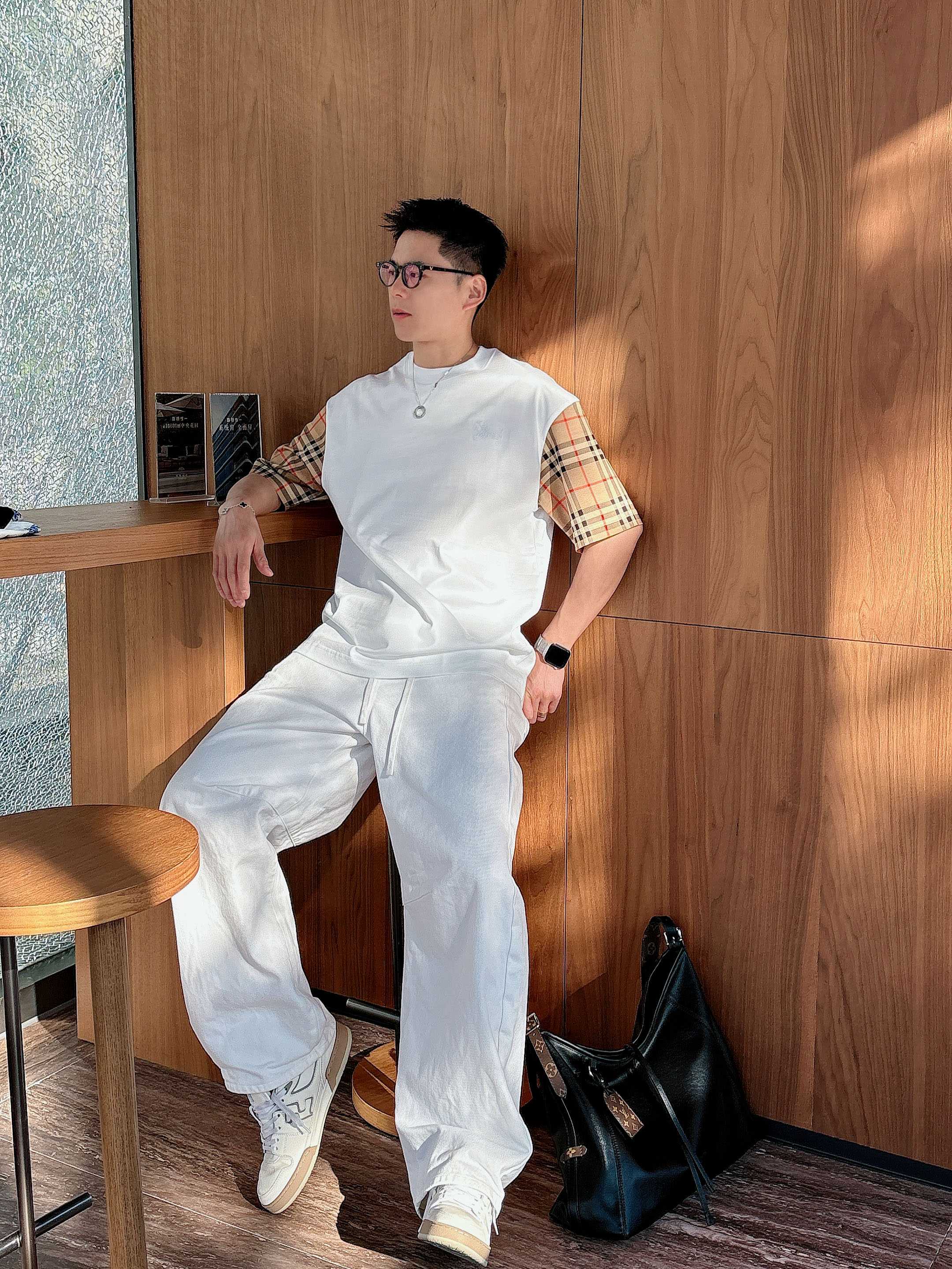 【 巴宝莉 2026春夏 · 高阶定制T恤】🔹 核心面料：秘鲁进口匹马棉 × 顶级丝光工艺🔹 核心体感：