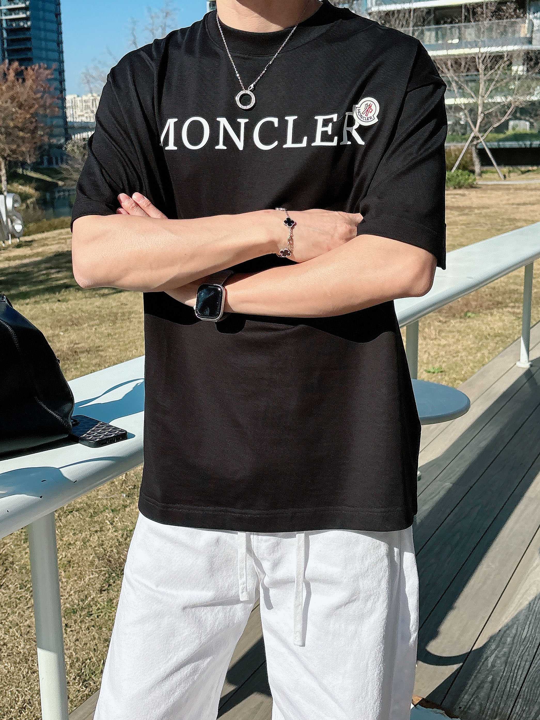 【 蒙口 2026春夏 · 高阶定制T恤】🔹 核心面料：秘鲁进口匹马棉 × 顶级丝光工艺🔹 核心体感：蚕