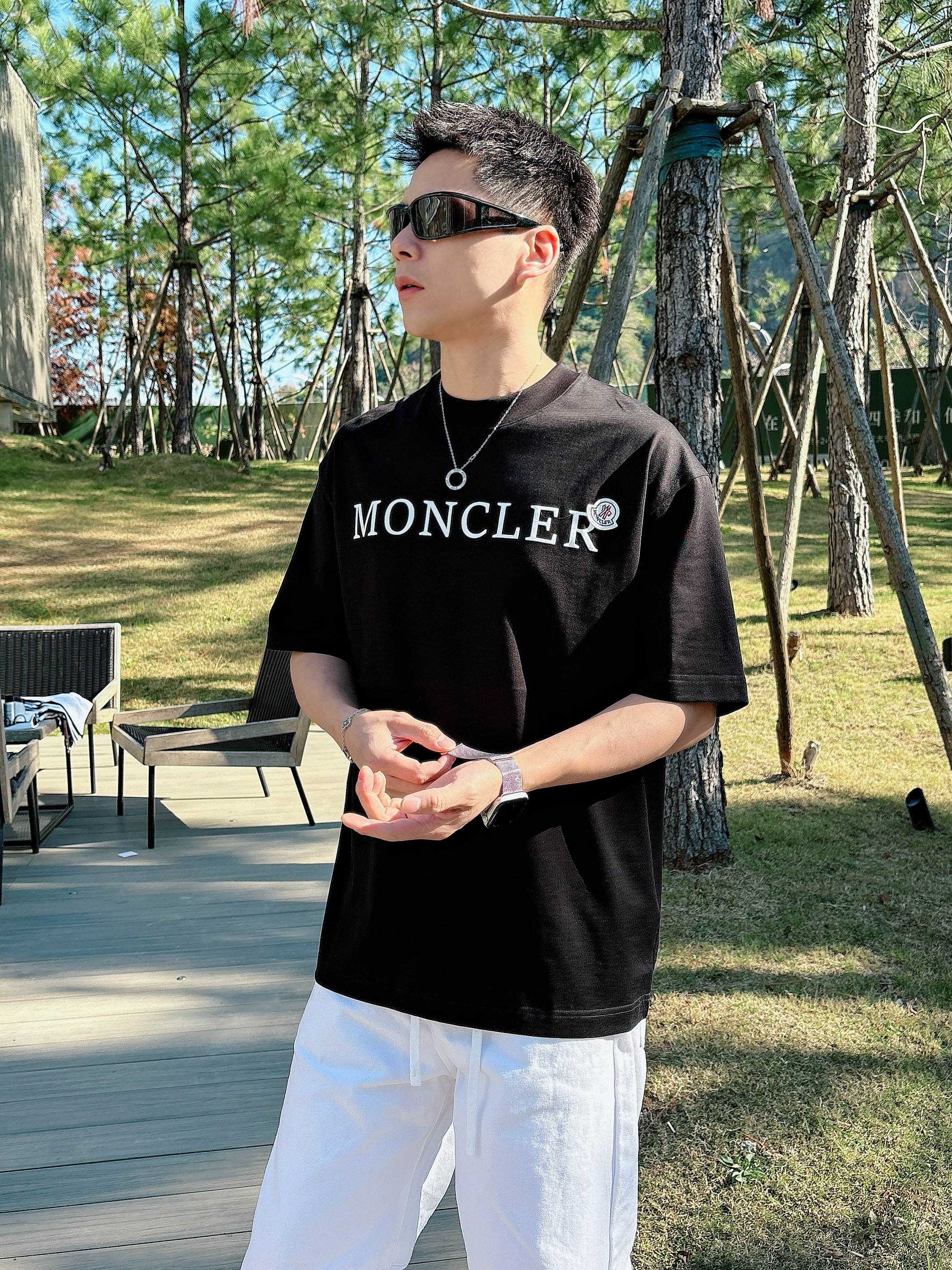 【 蒙口 2026春夏 · 高阶定制T恤】🔹 核心面料：秘鲁进口匹马棉 × 顶级丝光工艺🔹 核心体感：蚕