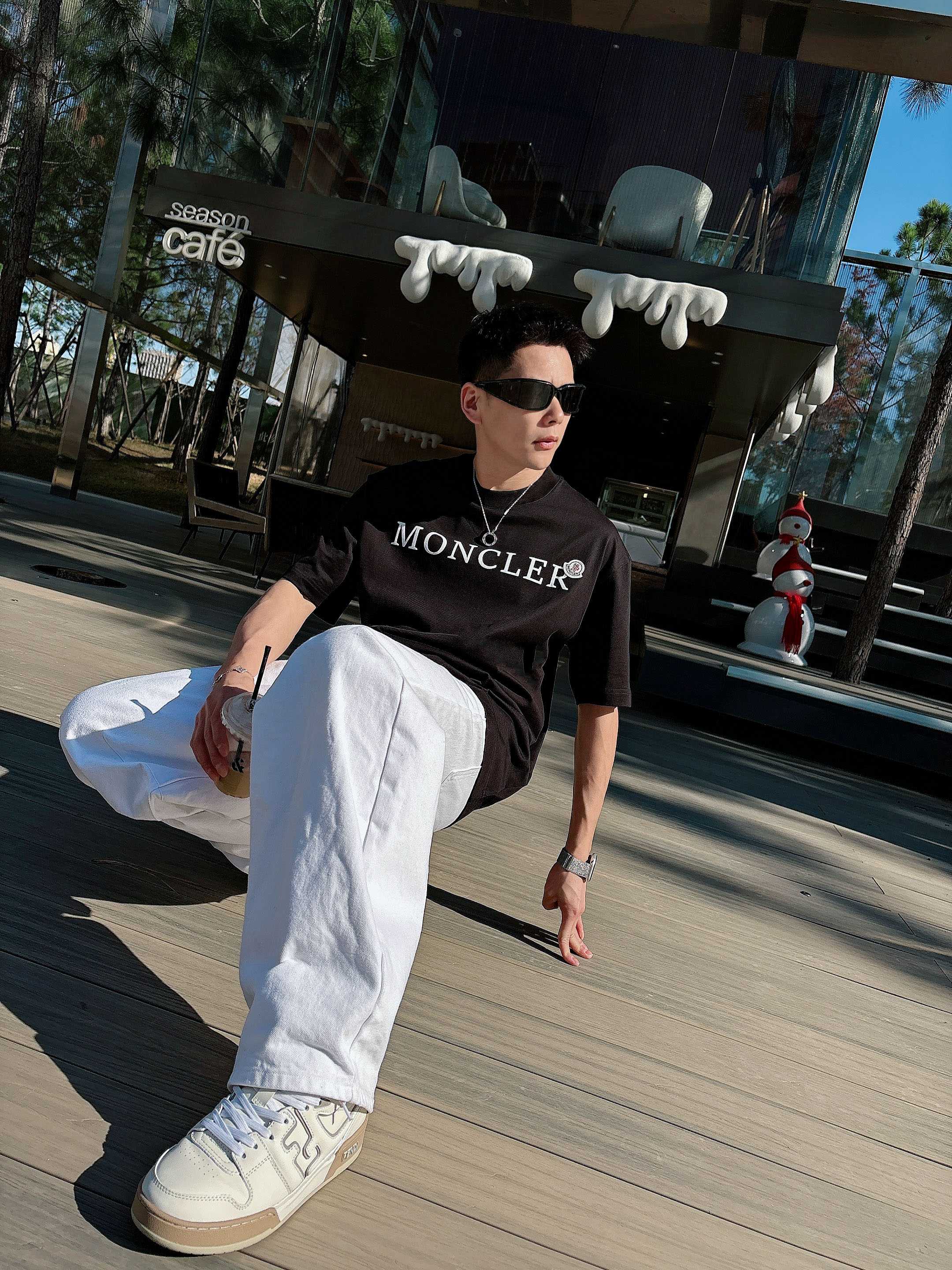 【 蒙口 2026春夏 · 高阶定制T恤】🔹 核心面料：秘鲁进口匹马棉 × 顶级丝光工艺🔹 核心体感：蚕