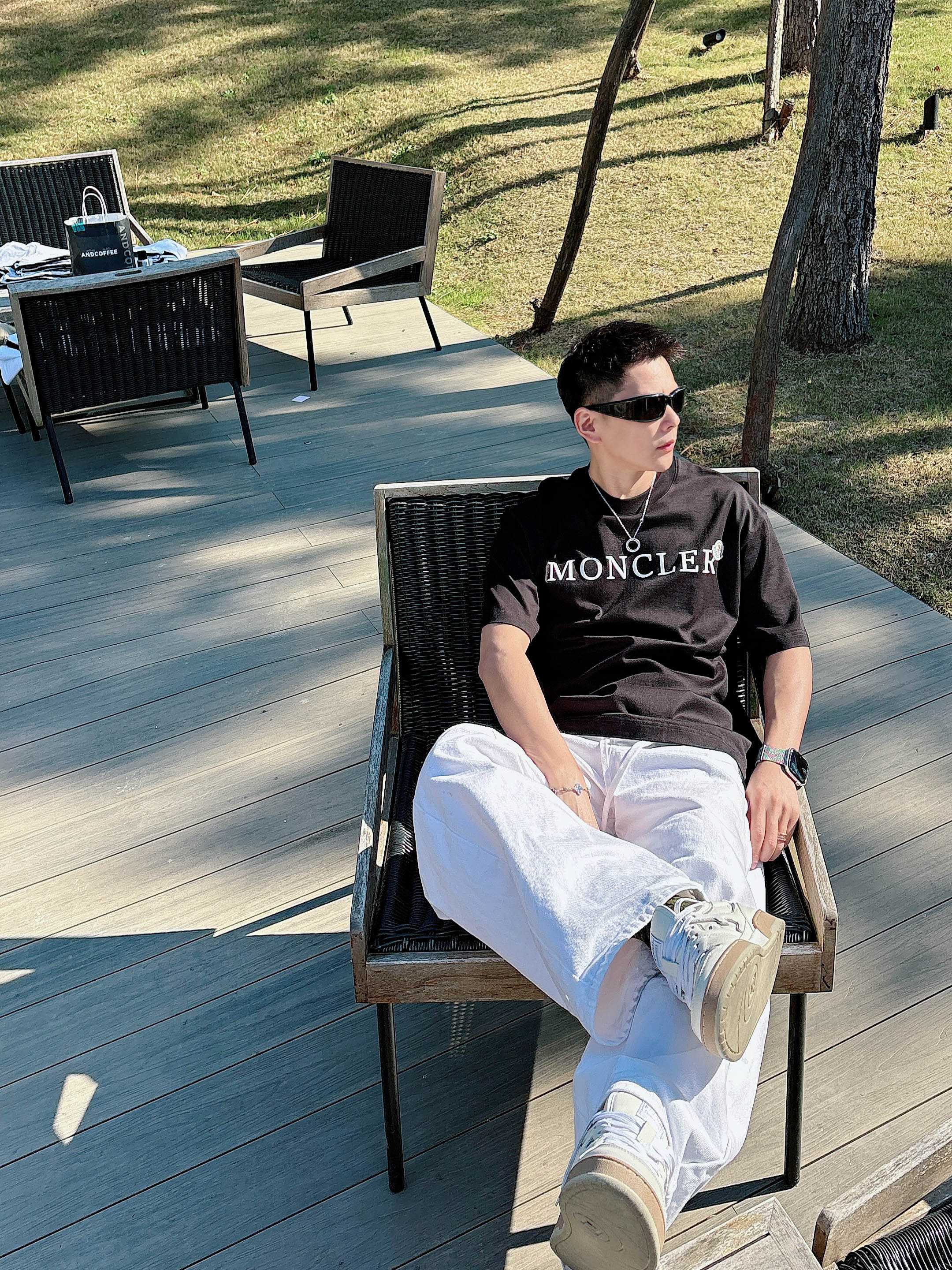 【 蒙口 2026春夏 · 高阶定制T恤】🔹 核心面料：秘鲁进口匹马棉 × 顶级丝光工艺🔹 核心体感：蚕