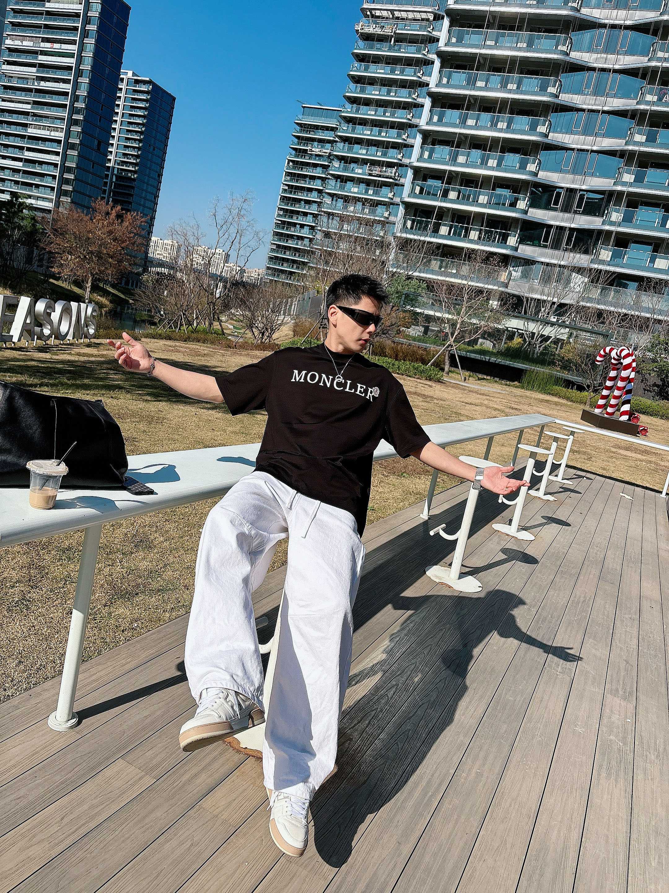 【 蒙口 2026春夏 · 高阶定制T恤】🔹 核心面料：秘鲁进口匹马棉 × 顶级丝光工艺🔹 核心体感：蚕