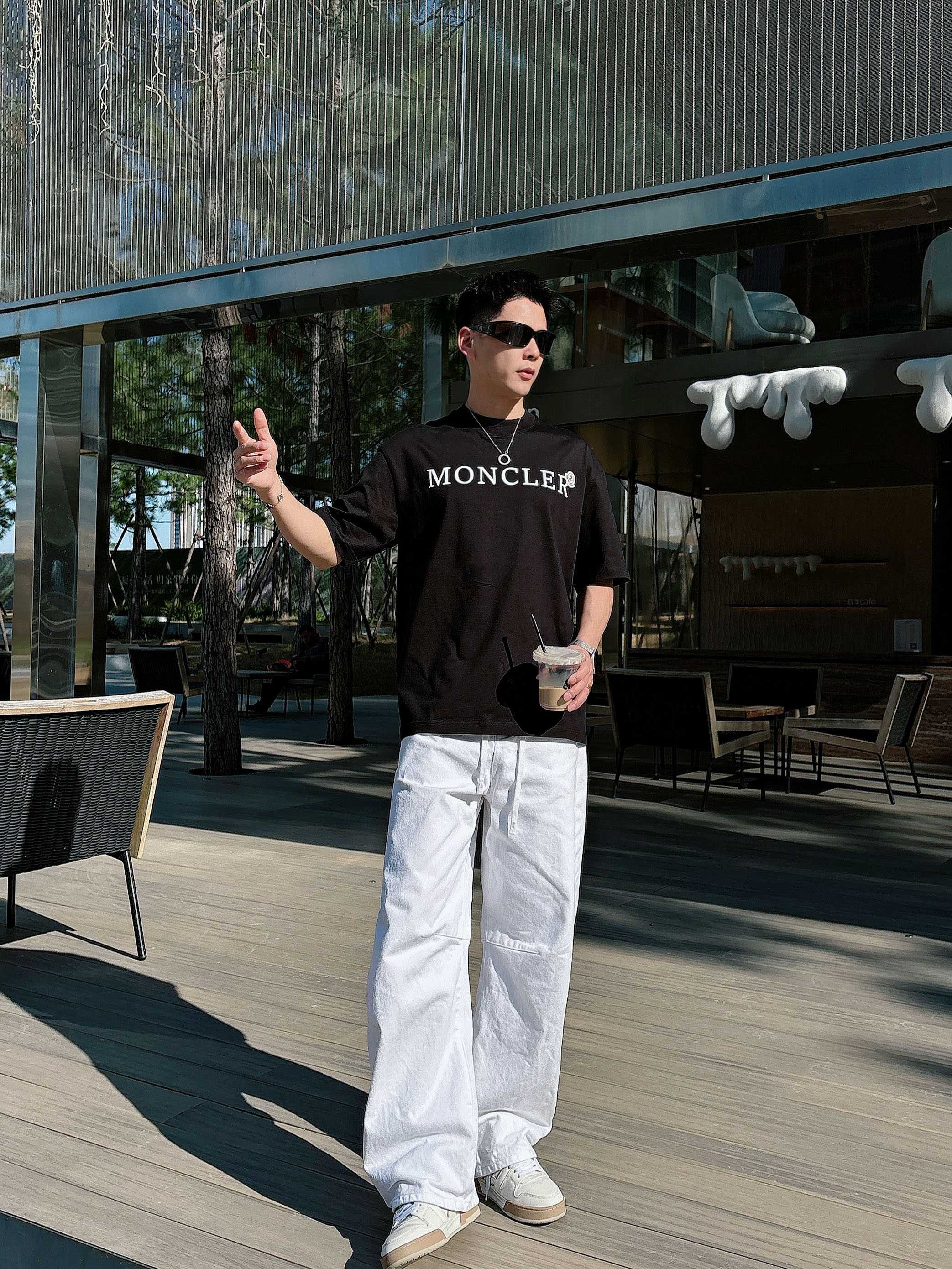 【 蒙口 2026春夏 · 高阶定制T恤】🔹 核心面料：秘鲁进口匹马棉 × 顶级丝光工艺🔹 核心体感：蚕