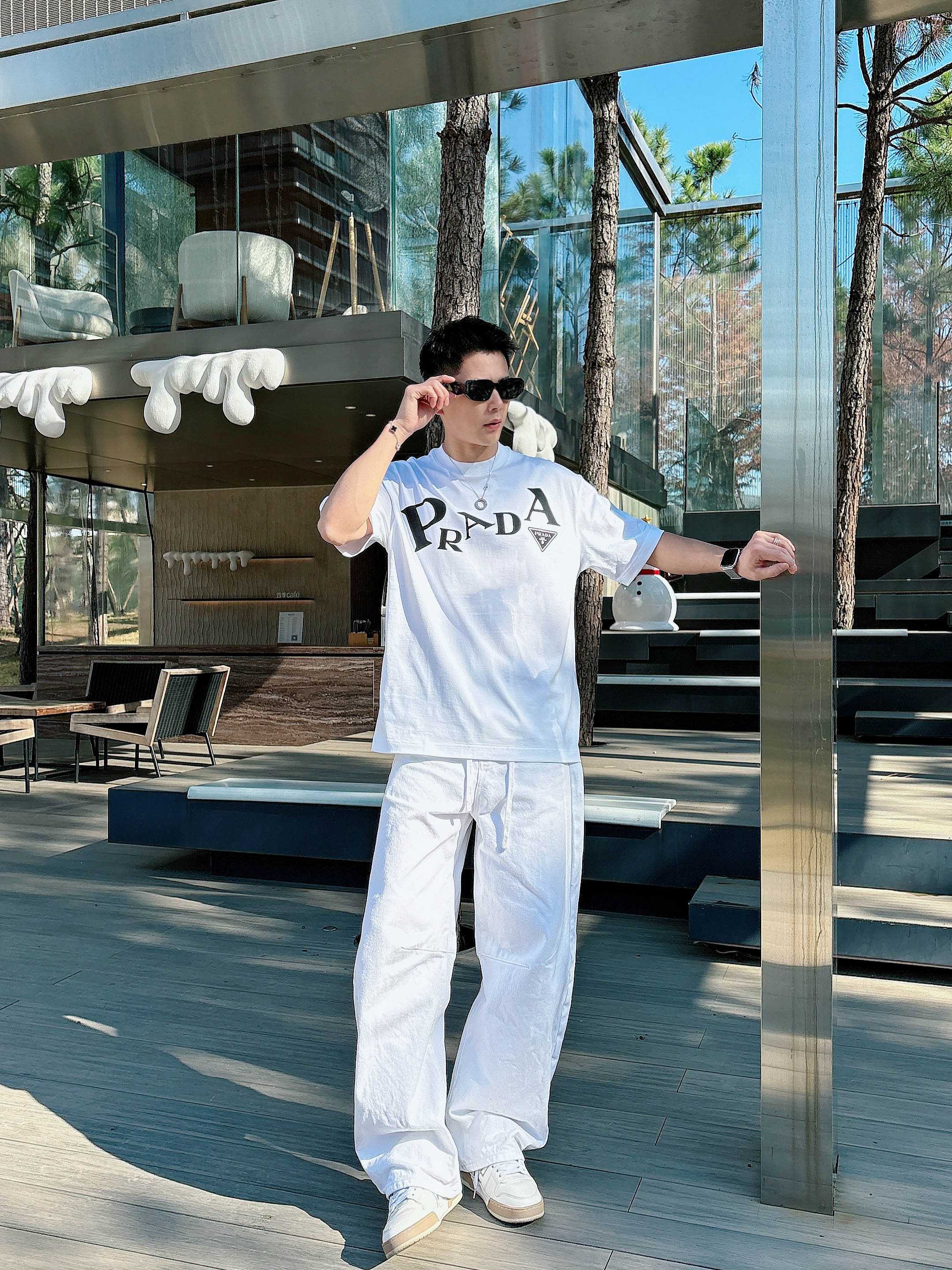 【 普拉达 2026春夏 · 高阶定制T恤】🔹 核心面料：秘鲁进口匹马棉 × 顶级丝光工艺🔹 核心体感：