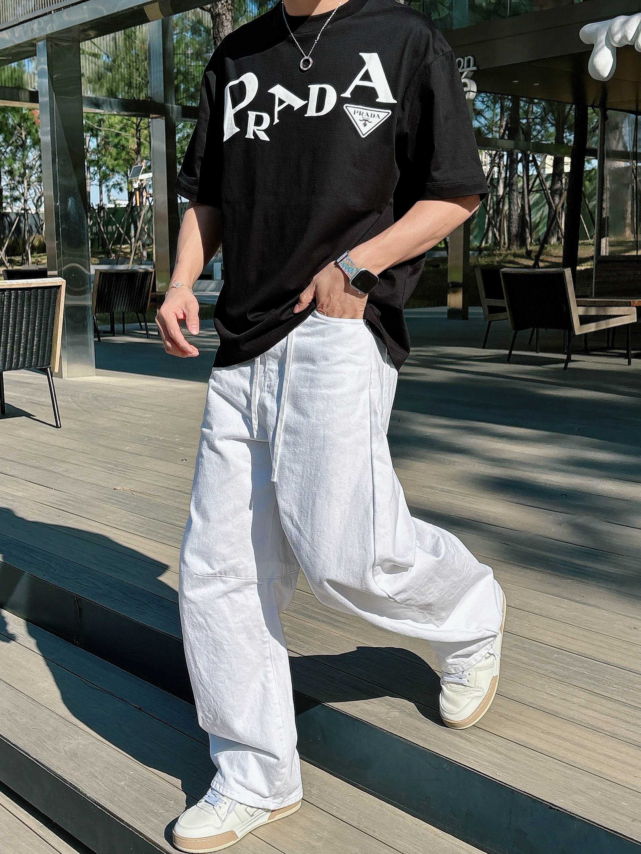 【 普拉达 2026春夏 · 高阶定制T恤】🔹 核心面料：秘鲁进口匹马棉 × 顶级丝光工艺🔹 核心体感：
