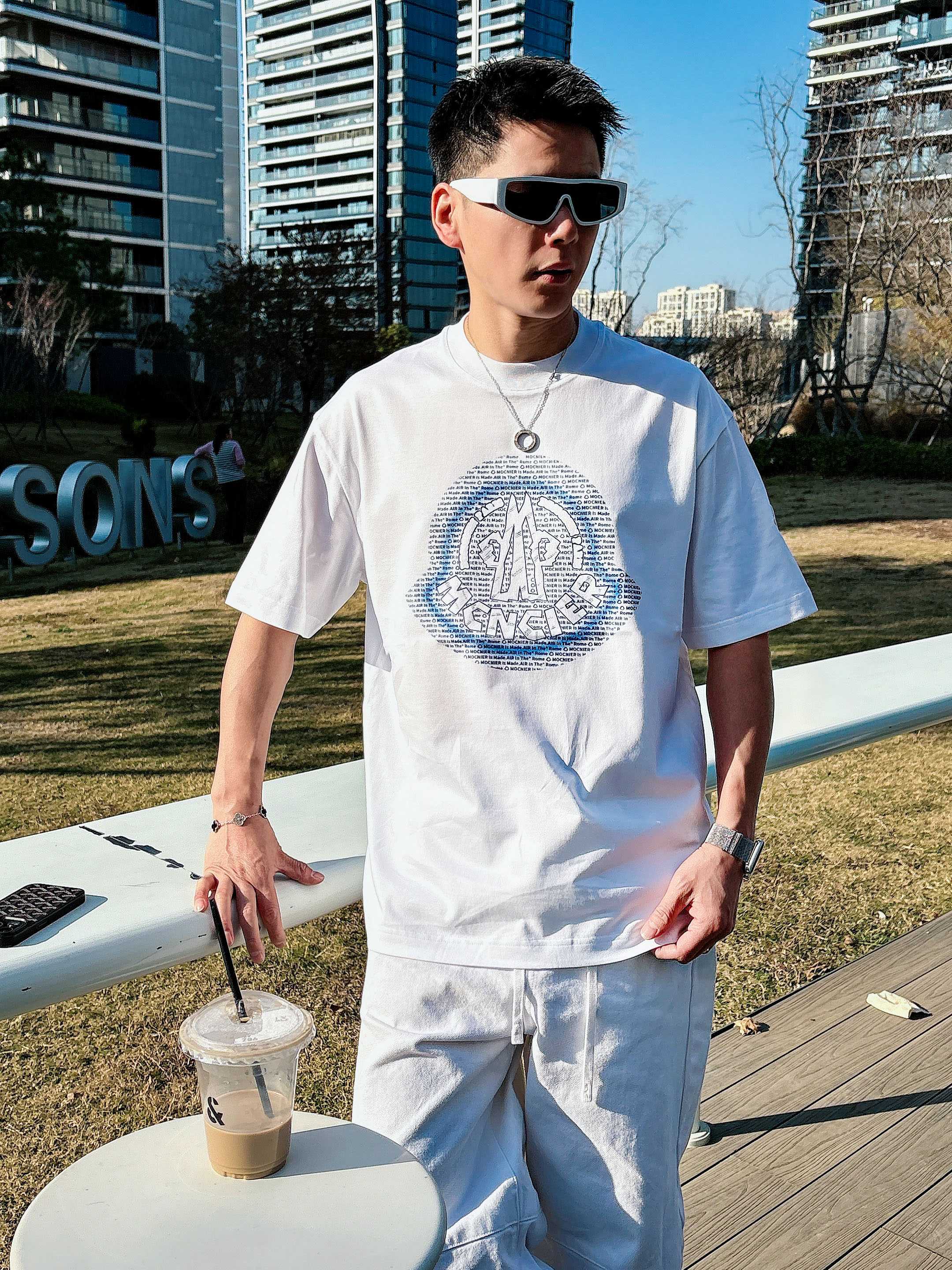 【 蒙口 2026春夏 · 高阶定制T恤】🔹 核心面料：秘鲁进口匹马棉 × 顶级丝光工艺🔹 核心体感：蚕