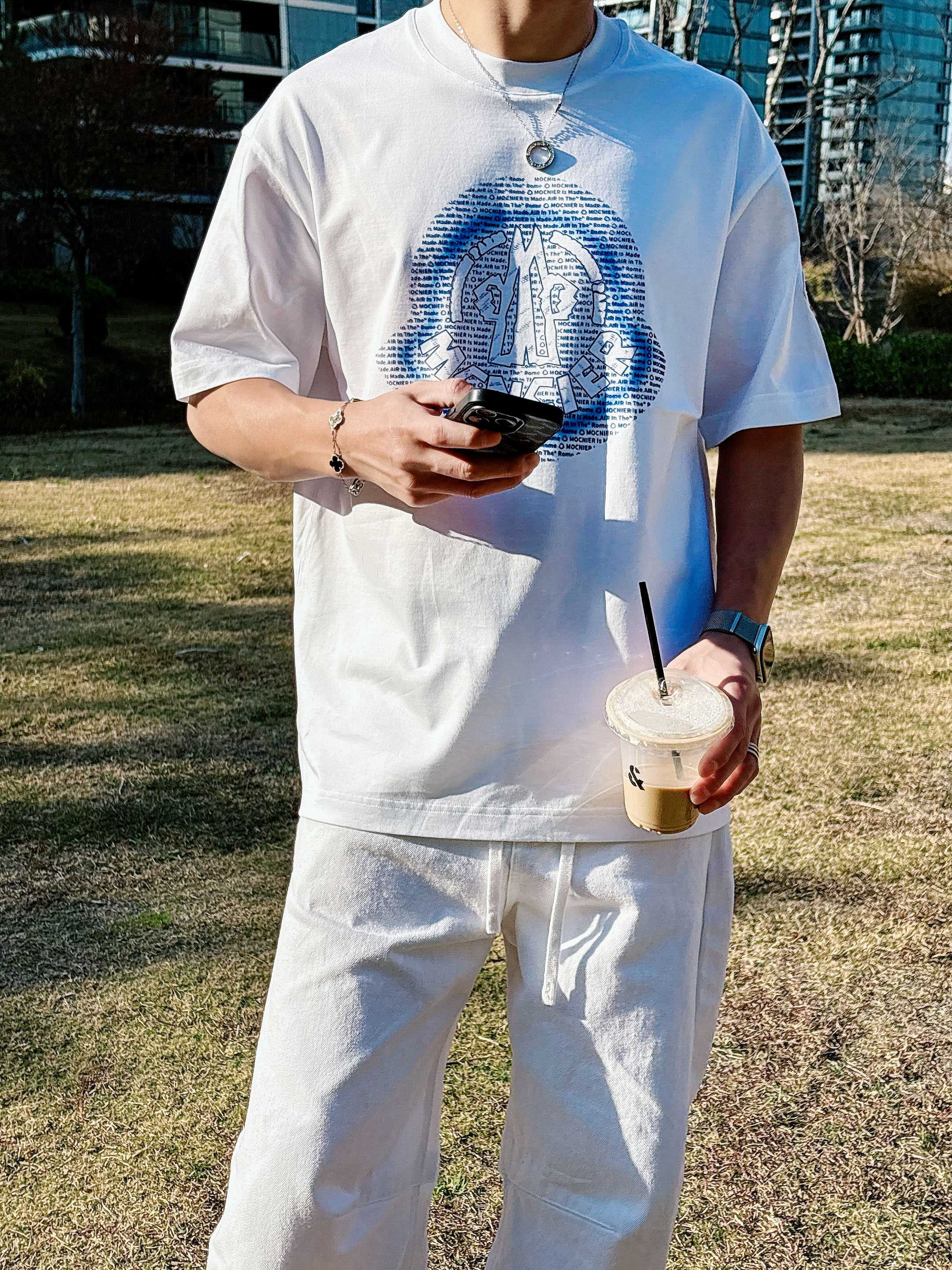 【 蒙口 2026春夏 · 高阶定制T恤】🔹 核心面料：秘鲁进口匹马棉 × 顶级丝光工艺🔹 核心体感：蚕