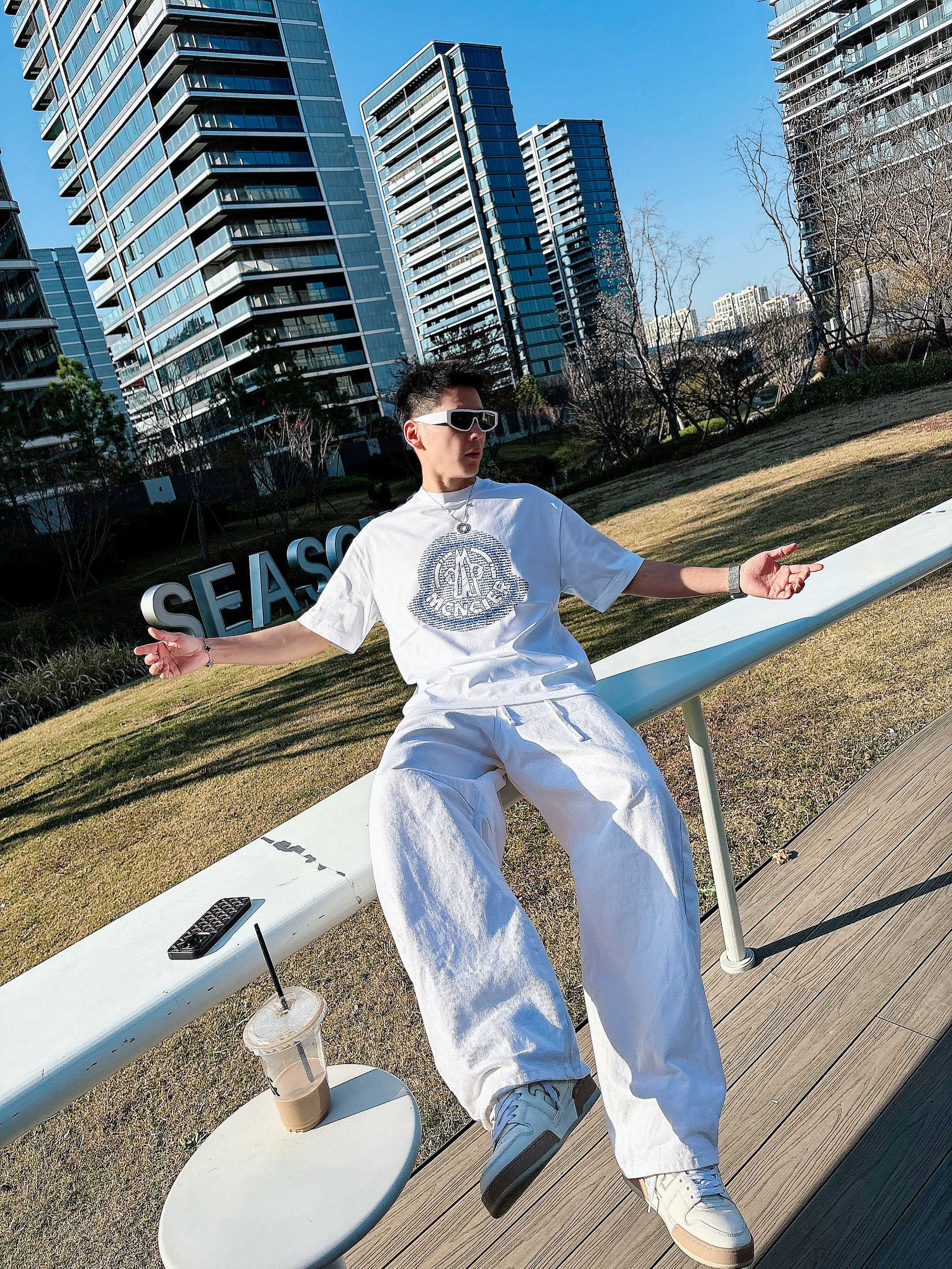 【 蒙口 2026春夏 · 高阶定制T恤】🔹 核心面料：秘鲁进口匹马棉 × 顶级丝光工艺🔹 核心体感：蚕