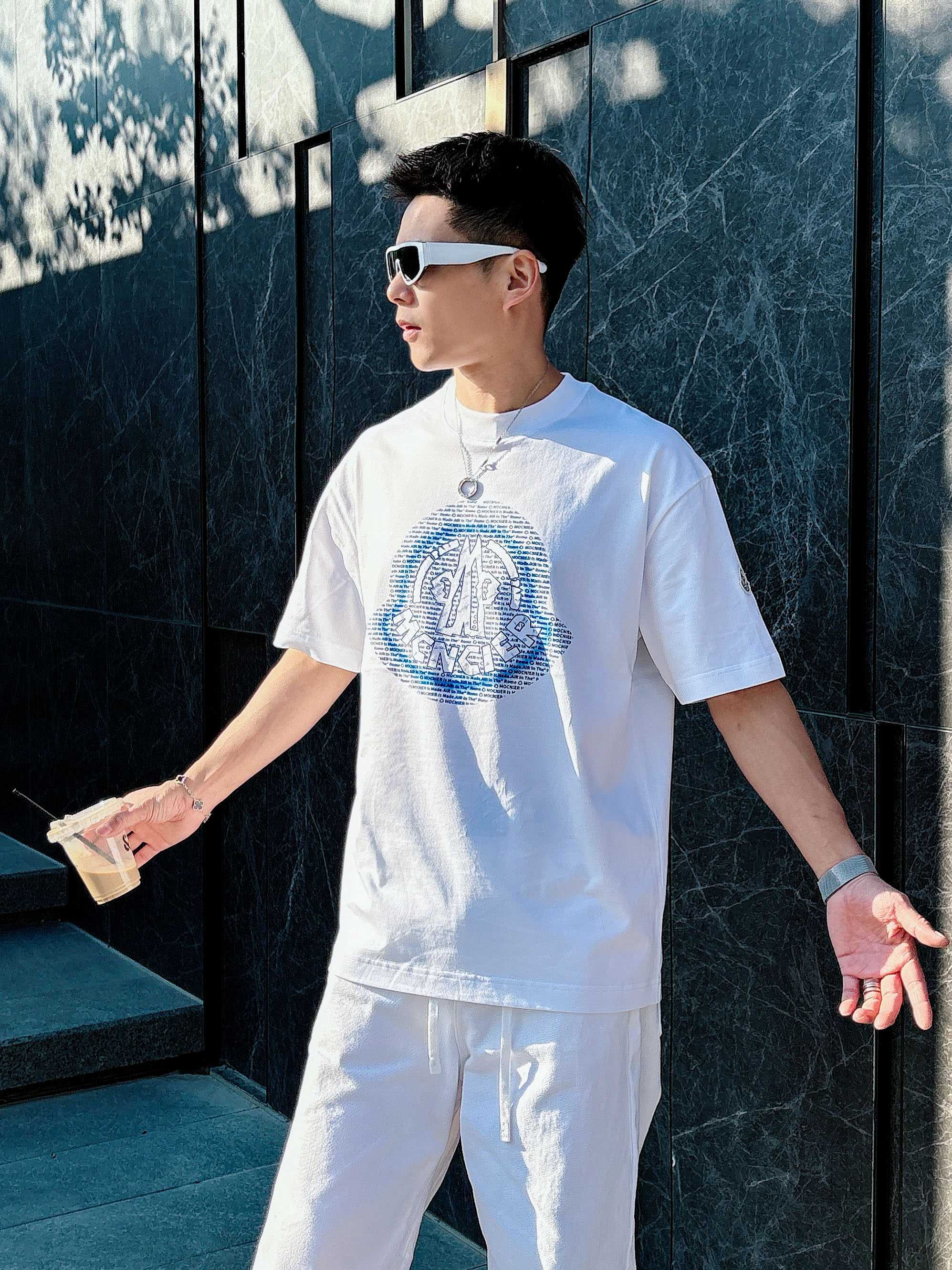 【 蒙口 2026春夏 · 高阶定制T恤】🔹 核心面料：秘鲁进口匹马棉 × 顶级丝光工艺🔹 核心体感：蚕