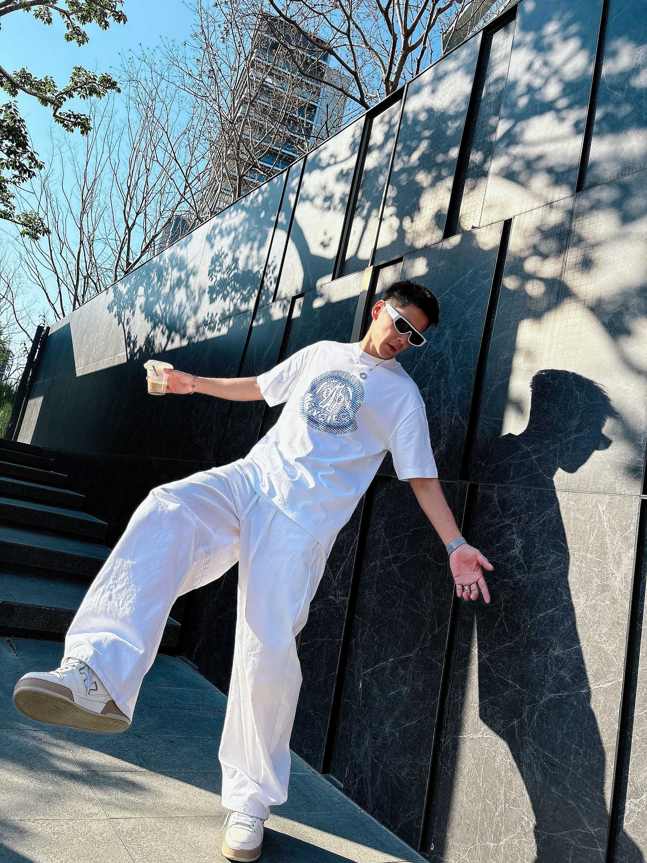 【 蒙口 2026春夏 · 高阶定制T恤】🔹 核心面料：秘鲁进口匹马棉 × 顶级丝光工艺🔹 核心体感：蚕