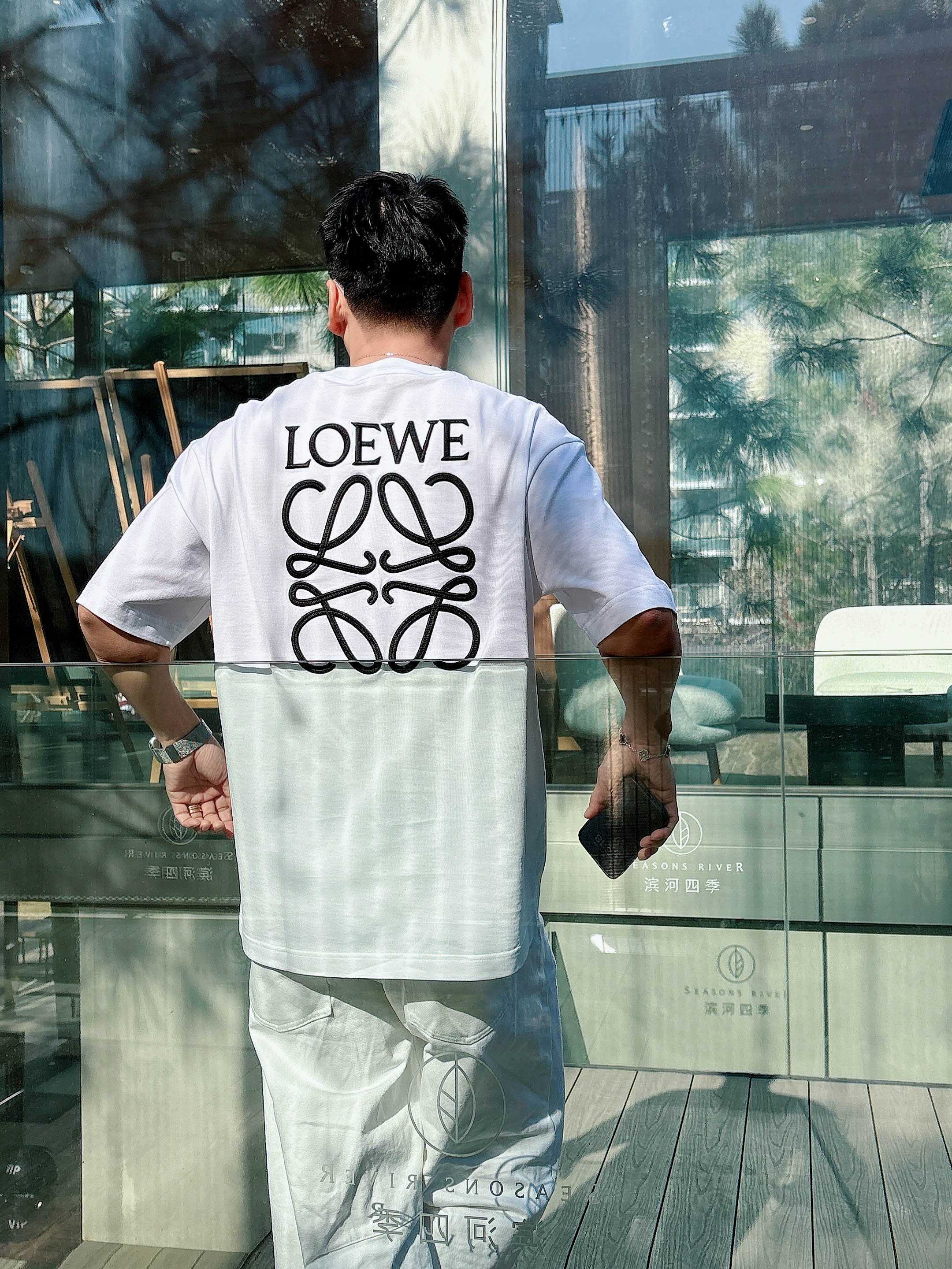 【 罗意威 2026春夏 · 高阶定制T恤】🔹 核心面料：秘鲁进口匹马棉 × 顶级丝光工艺🔹 核心体感：