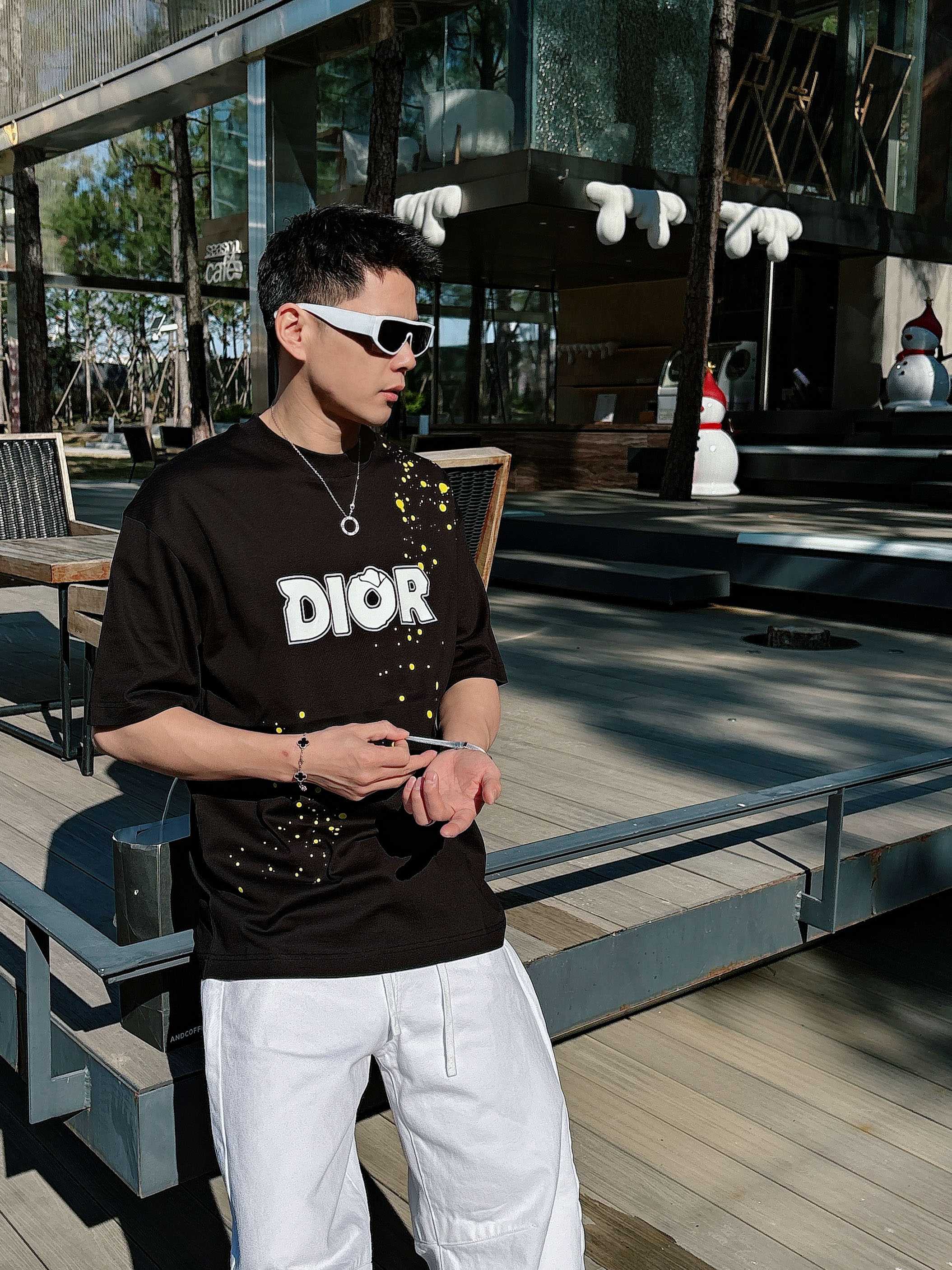 【 迪奥 2026春夏 · 高阶定制T恤】🔹 核心面料：秘鲁进口匹马棉 × 顶级丝光工艺🔹 核心体感：蚕