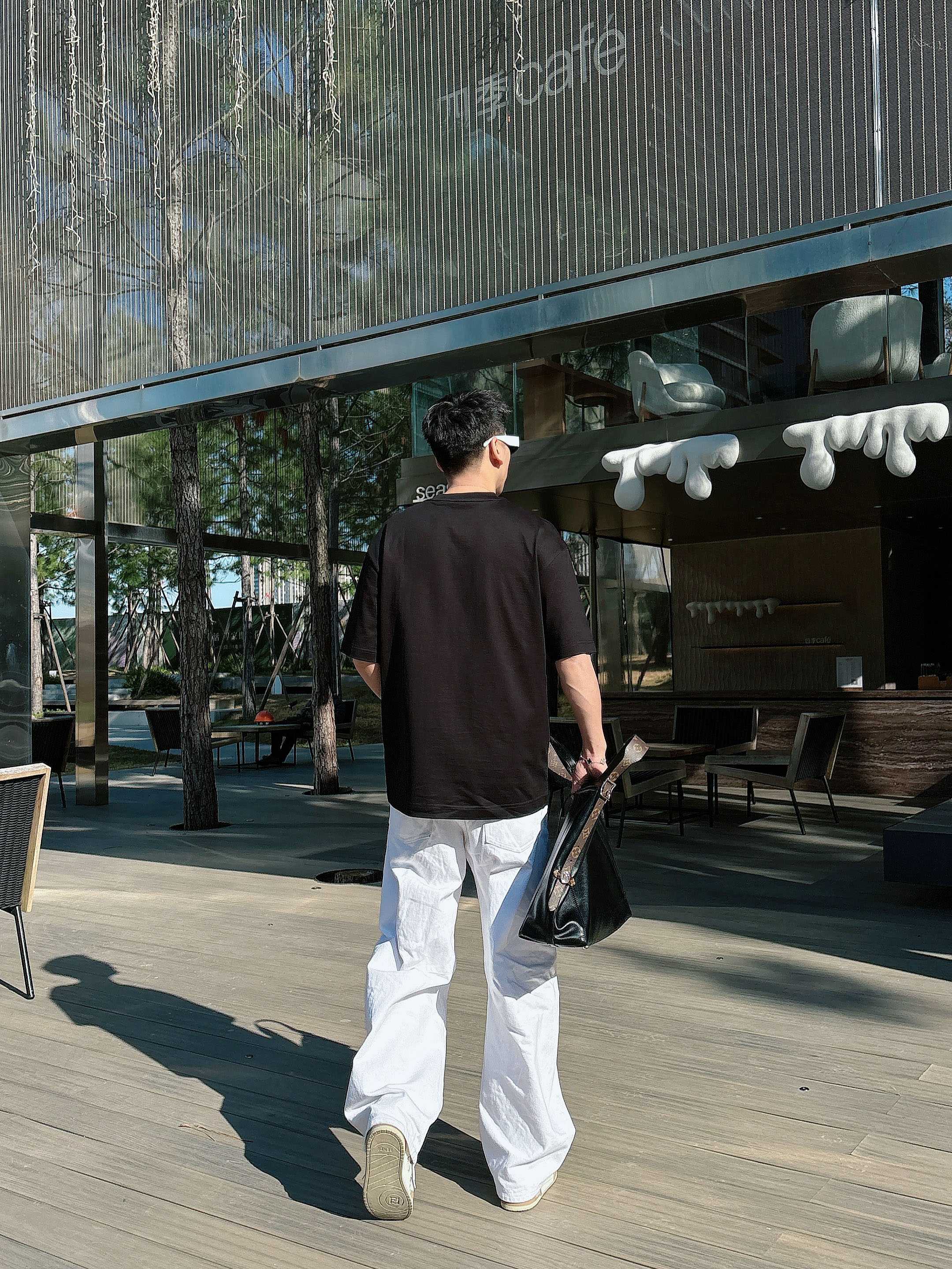 【 迪奥 2026春夏 · 高阶定制T恤】🔹 核心面料：秘鲁进口匹马棉 × 顶级丝光工艺🔹 核心体感：蚕