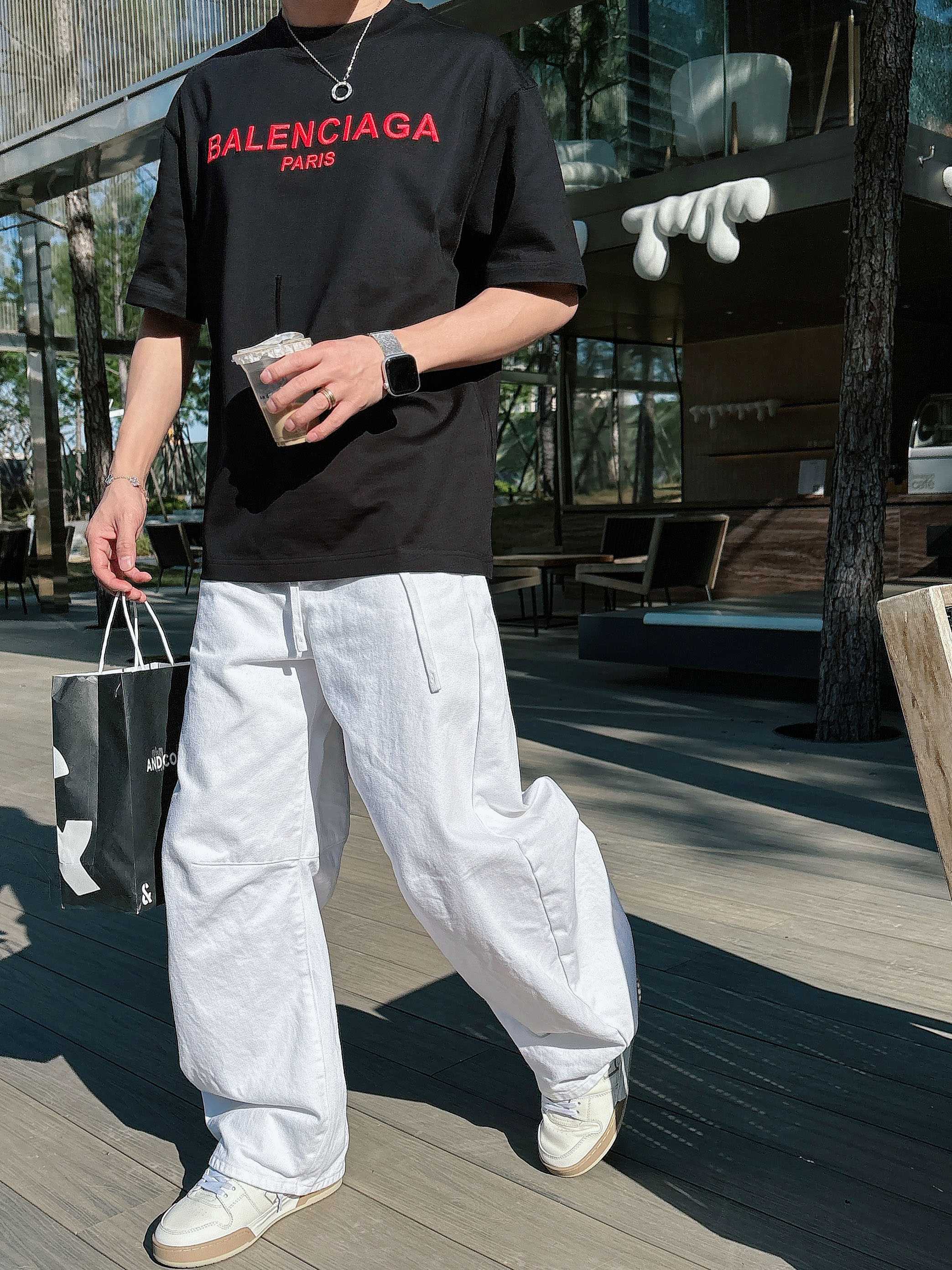 【 巴黎世家 2026春夏 · 高阶定制T恤】🔹 核心面料：秘鲁进口匹马棉 × 顶级丝光工艺🔹 核心体感