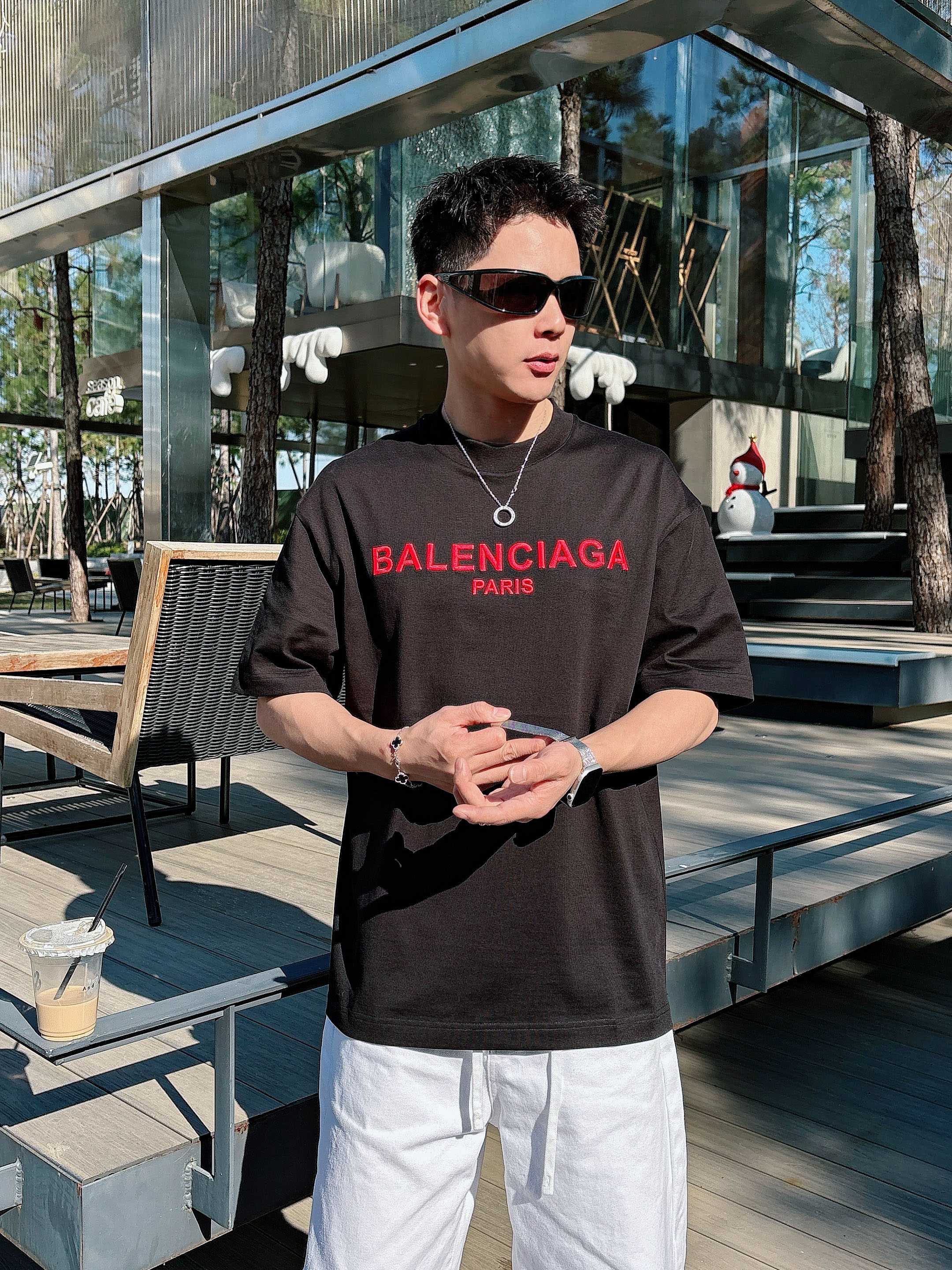 【 巴黎世家 2026春夏 · 高阶定制T恤】🔹 核心面料：秘鲁进口匹马棉 × 顶级丝光工艺🔹 核心体感