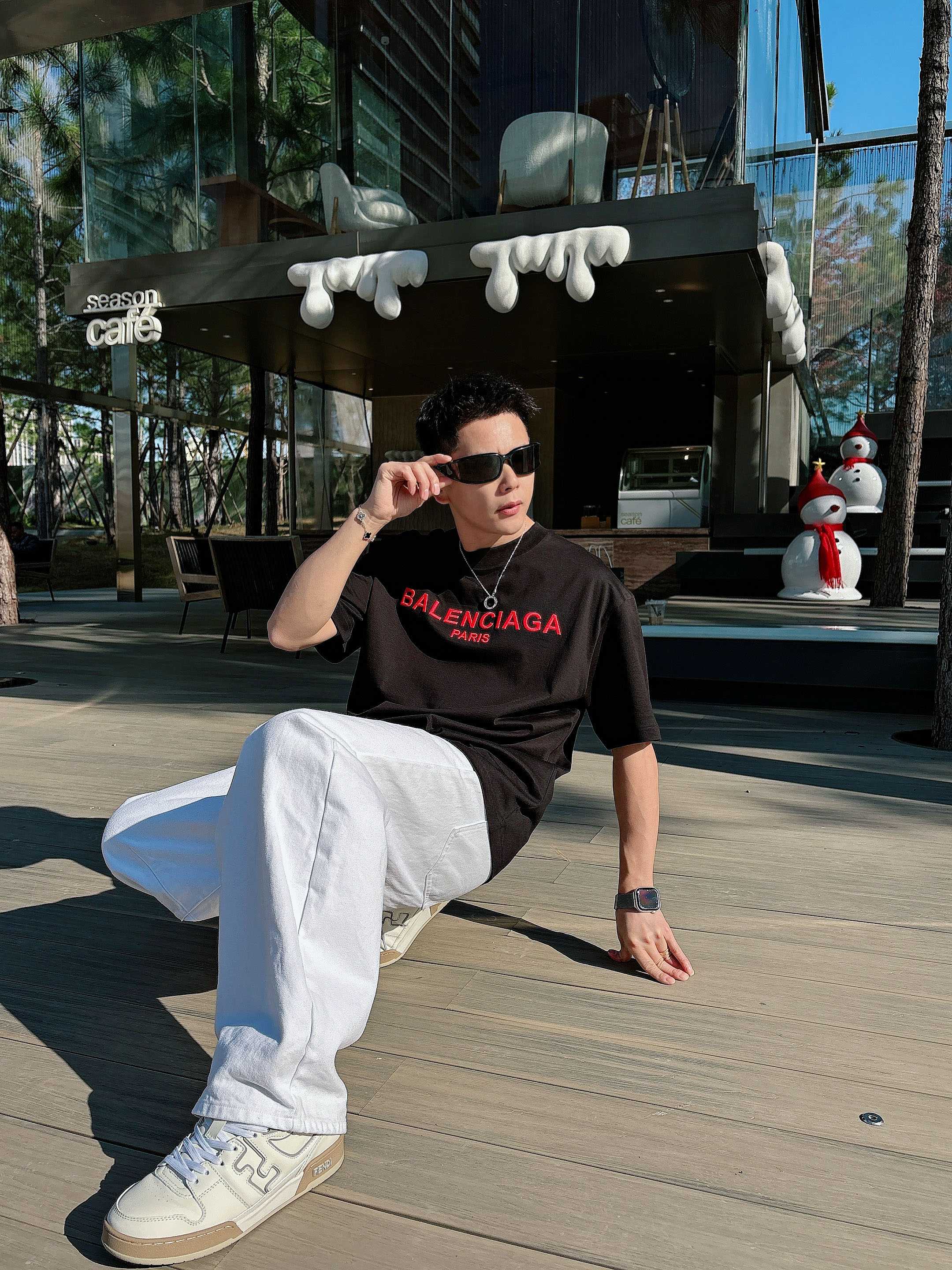 【 巴黎世家 2026春夏 · 高阶定制T恤】🔹 核心面料：秘鲁进口匹马棉 × 顶级丝光工艺🔹 核心体感