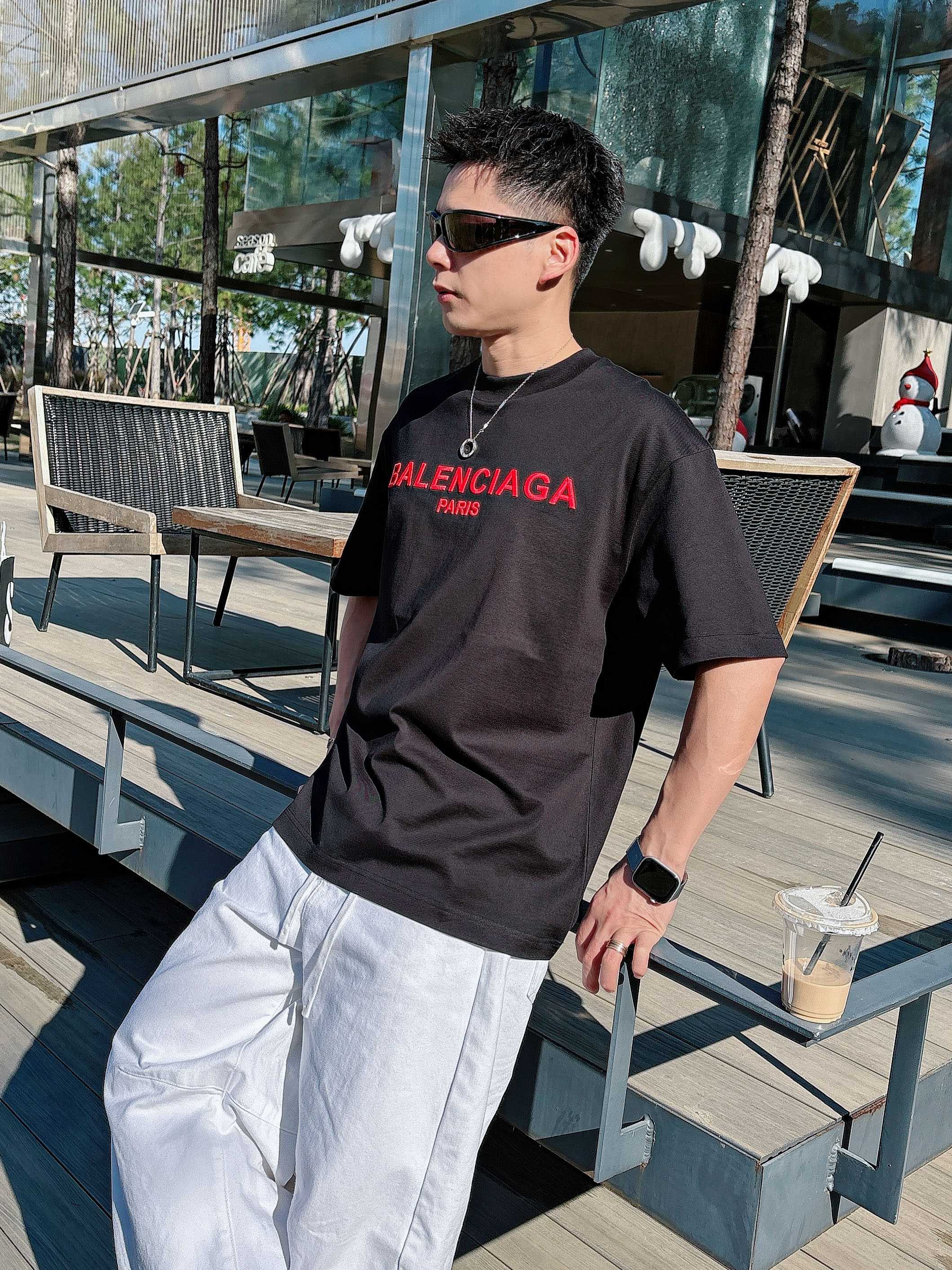 【 巴黎世家 2026春夏 · 高阶定制T恤】🔹 核心面料：秘鲁进口匹马棉 × 顶级丝光工艺🔹 核心体感