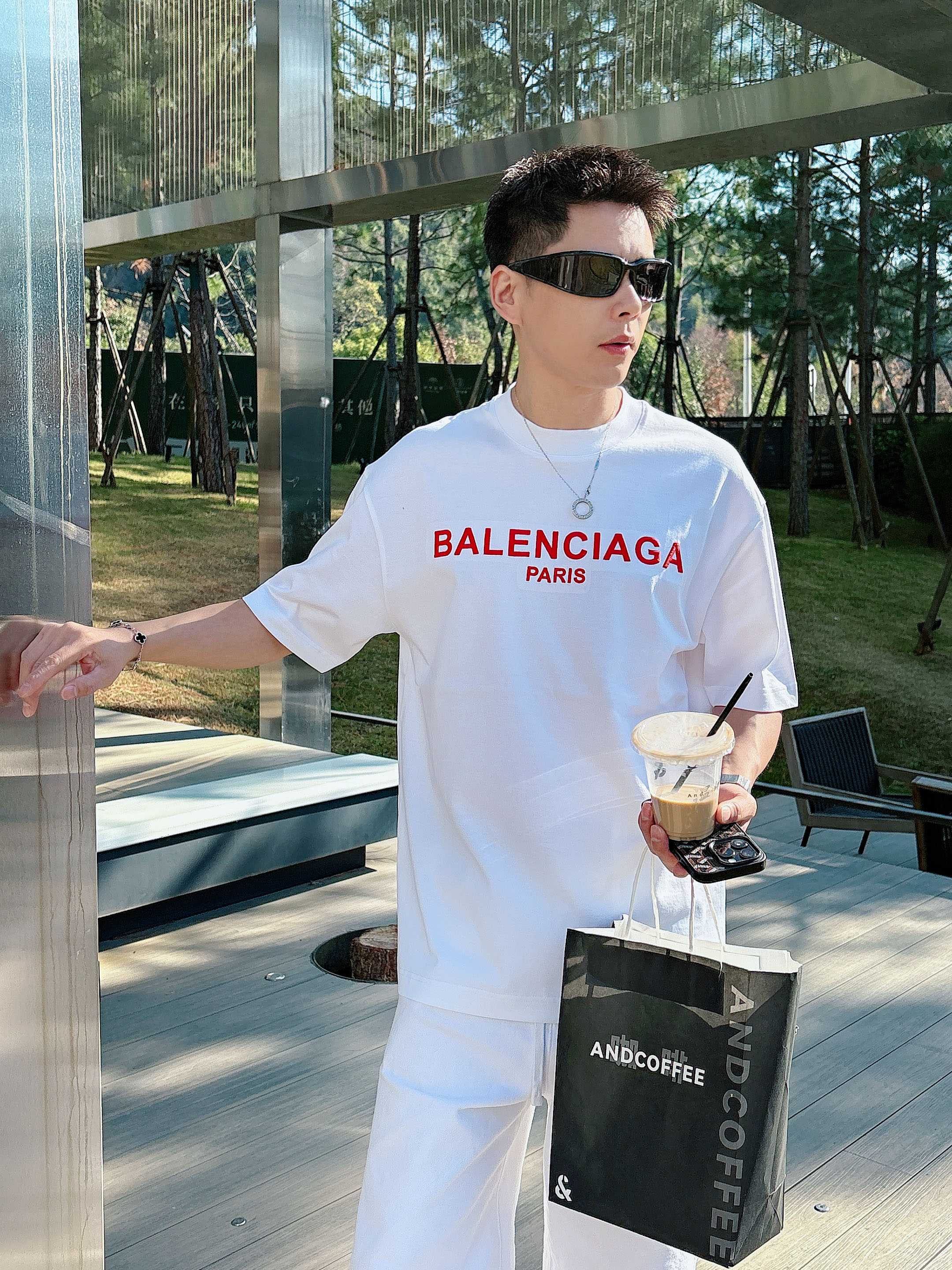 【 巴黎世家 2026春夏 · 高阶定制T恤】🔹 核心面料：秘鲁进口匹马棉 × 顶级丝光工艺🔹 核心体感