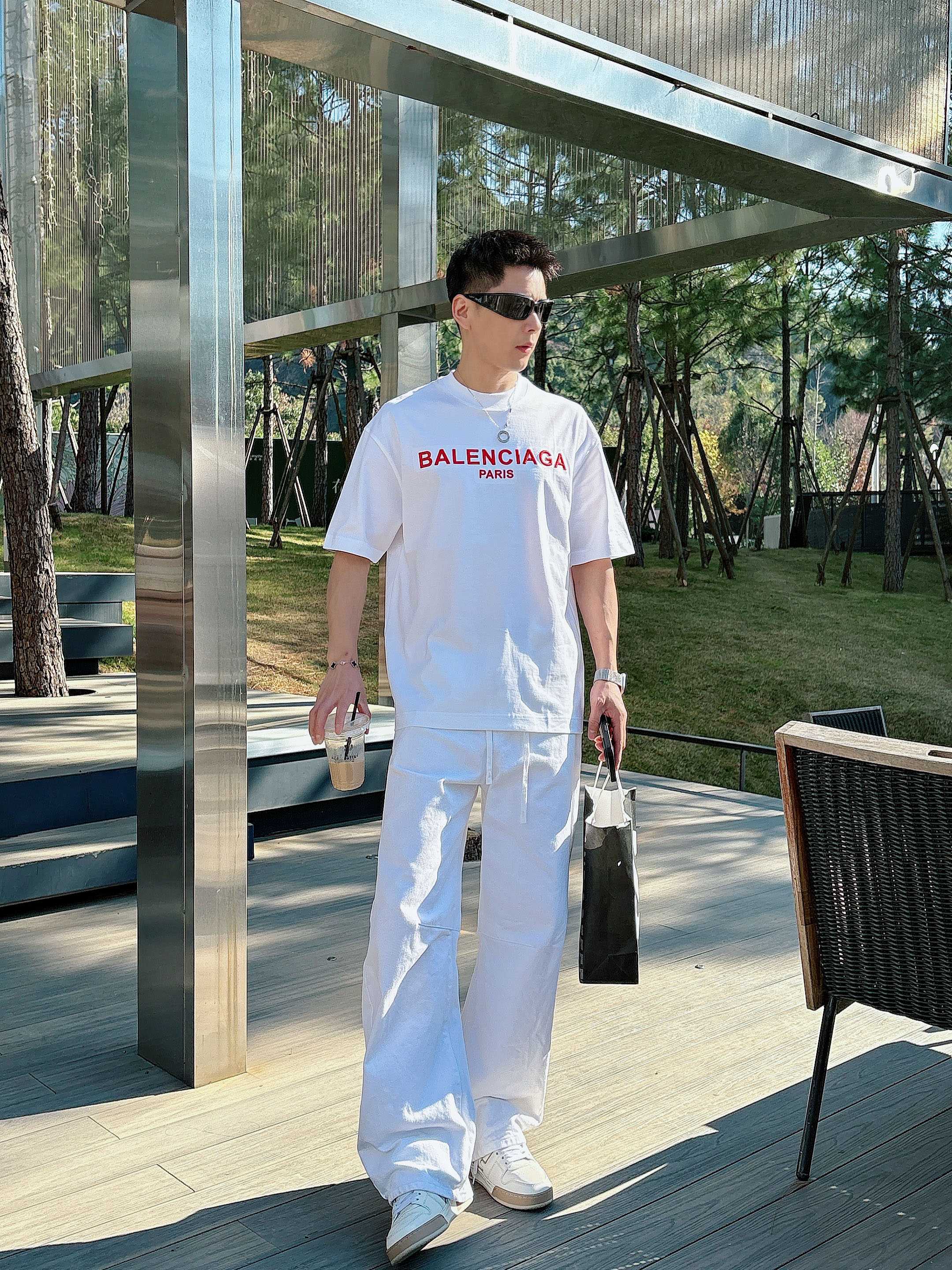 【 巴黎世家 2026春夏 · 高阶定制T恤】🔹 核心面料：秘鲁进口匹马棉 × 顶级丝光工艺🔹 核心体感