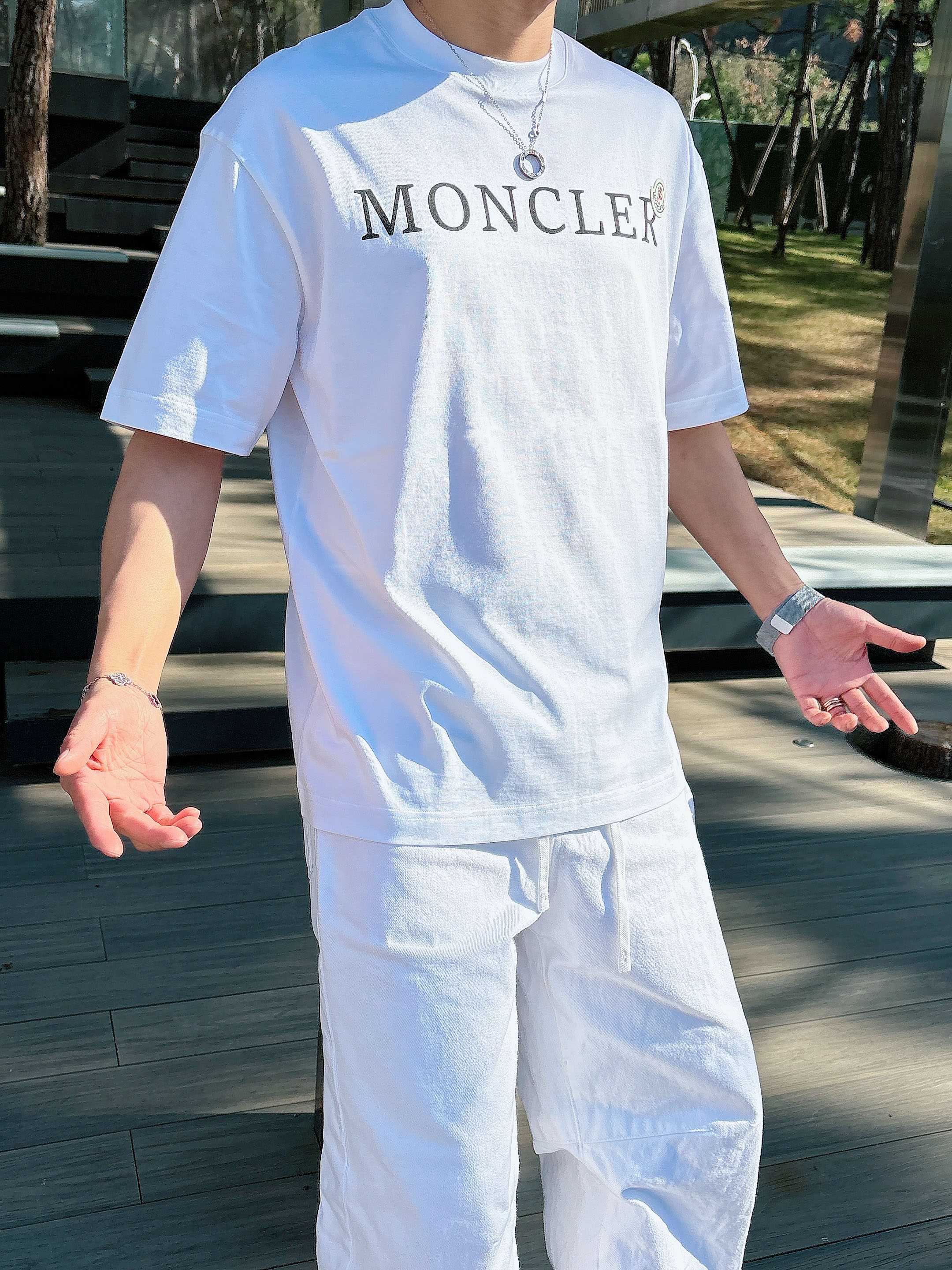 【 蒙口 2026春夏 · 高阶定制T恤】🔹 核心面料：秘鲁进口匹马棉 × 顶级丝光工艺🔹 核心体感：蚕