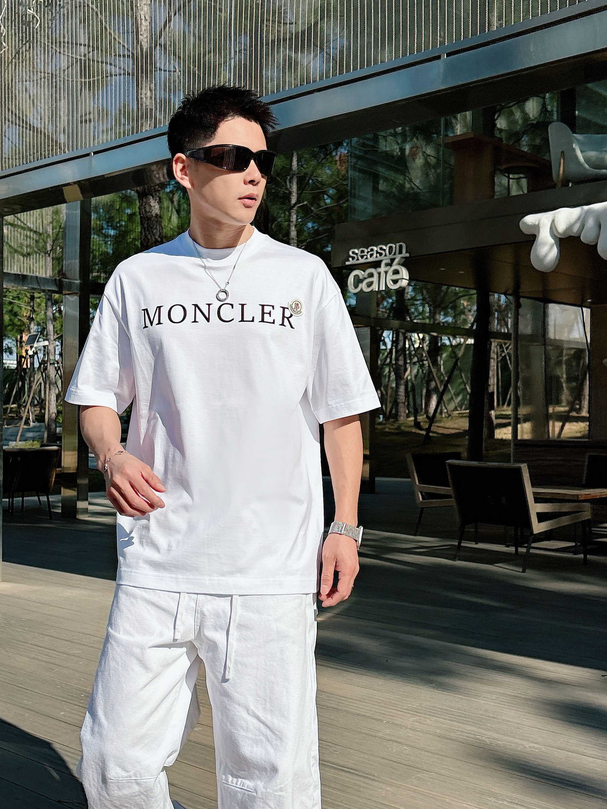 【 蒙口 2026春夏 · 高阶定制T恤】🔹 核心面料：秘鲁进口匹马棉 × 顶级丝光工艺🔹 核心体感：蚕