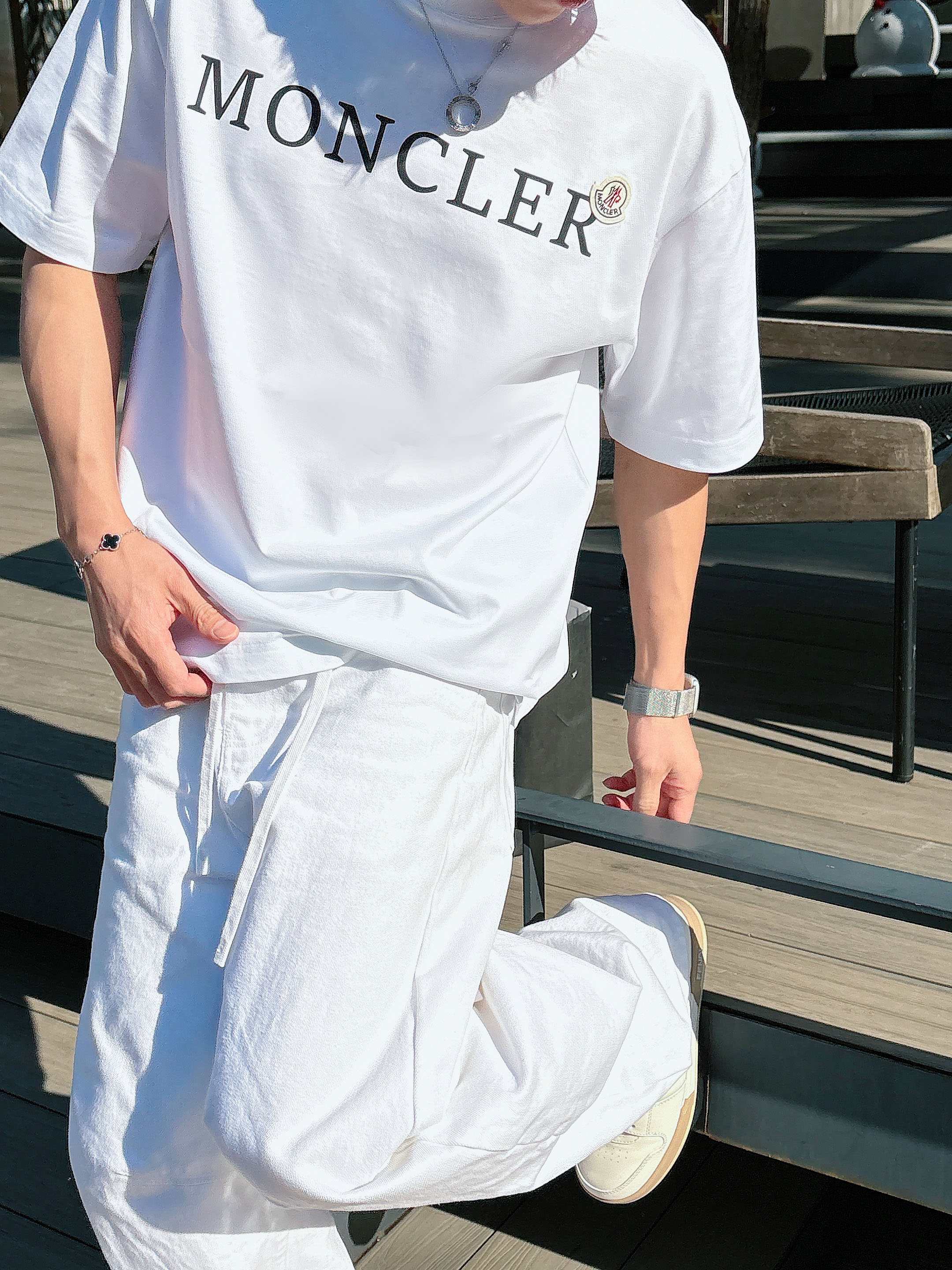 【 蒙口 2026春夏 · 高阶定制T恤】🔹 核心面料：秘鲁进口匹马棉 × 顶级丝光工艺🔹 核心体感：蚕