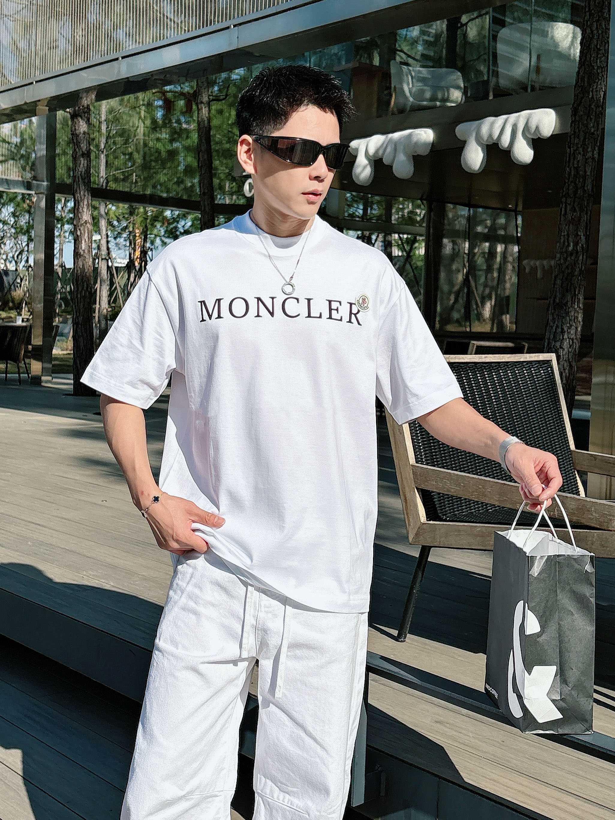 【 蒙口 2026春夏 · 高阶定制T恤】🔹 核心面料：秘鲁进口匹马棉 × 顶级丝光工艺🔹 核心体感：蚕