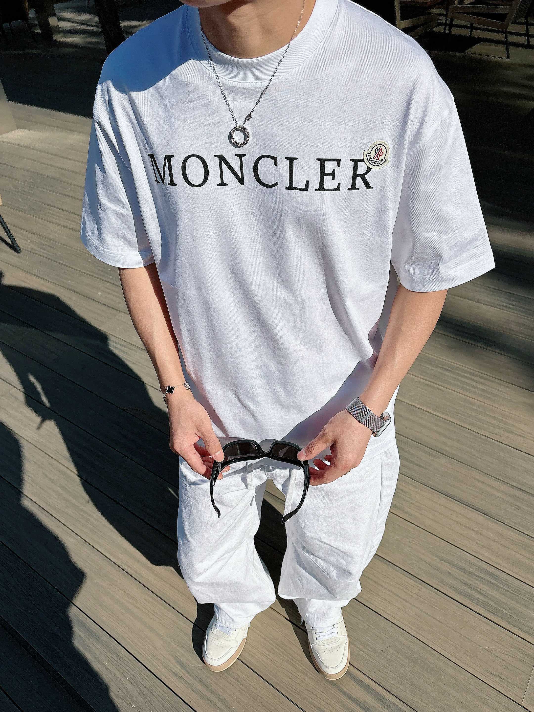 【 蒙口 2026春夏 · 高阶定制T恤】🔹 核心面料：秘鲁进口匹马棉 × 顶级丝光工艺🔹 核心体感：蚕