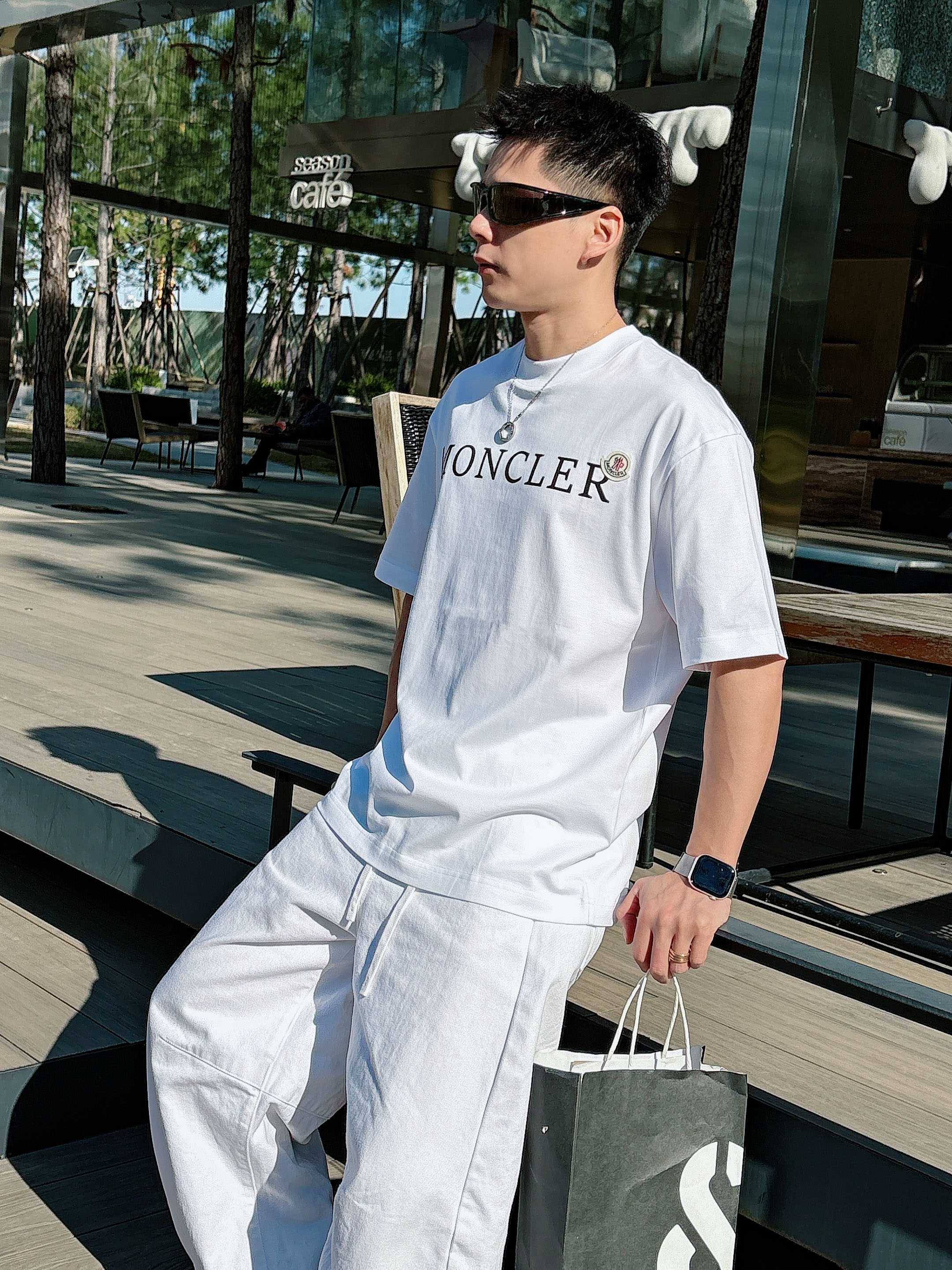 【 蒙口 2026春夏 · 高阶定制T恤】🔹 核心面料：秘鲁进口匹马棉 × 顶级丝光工艺🔹 核心体感：蚕