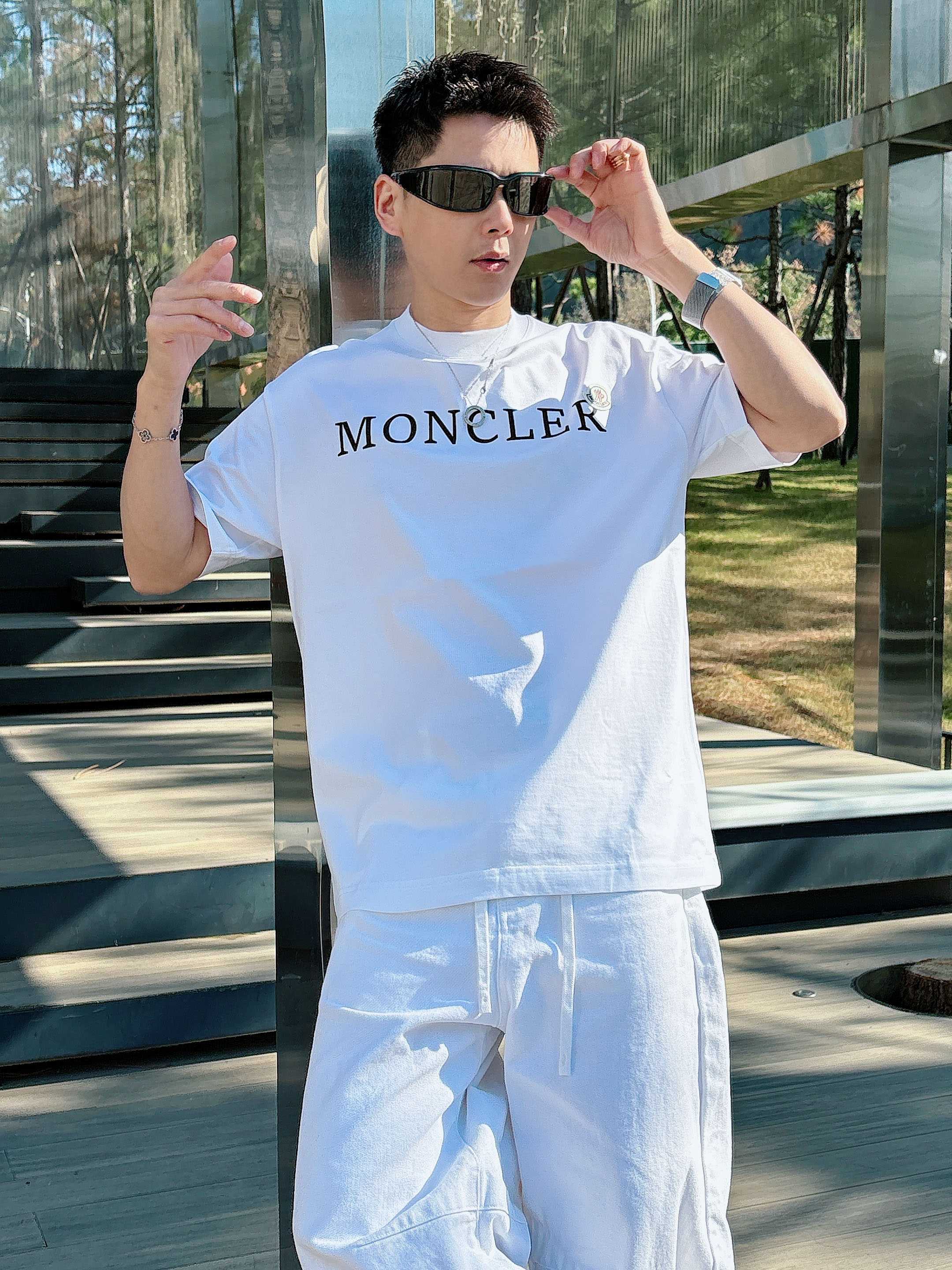【 蒙口 2026春夏 · 高阶定制T恤】🔹 核心面料：秘鲁进口匹马棉 × 顶级丝光工艺🔹 核心体感：蚕