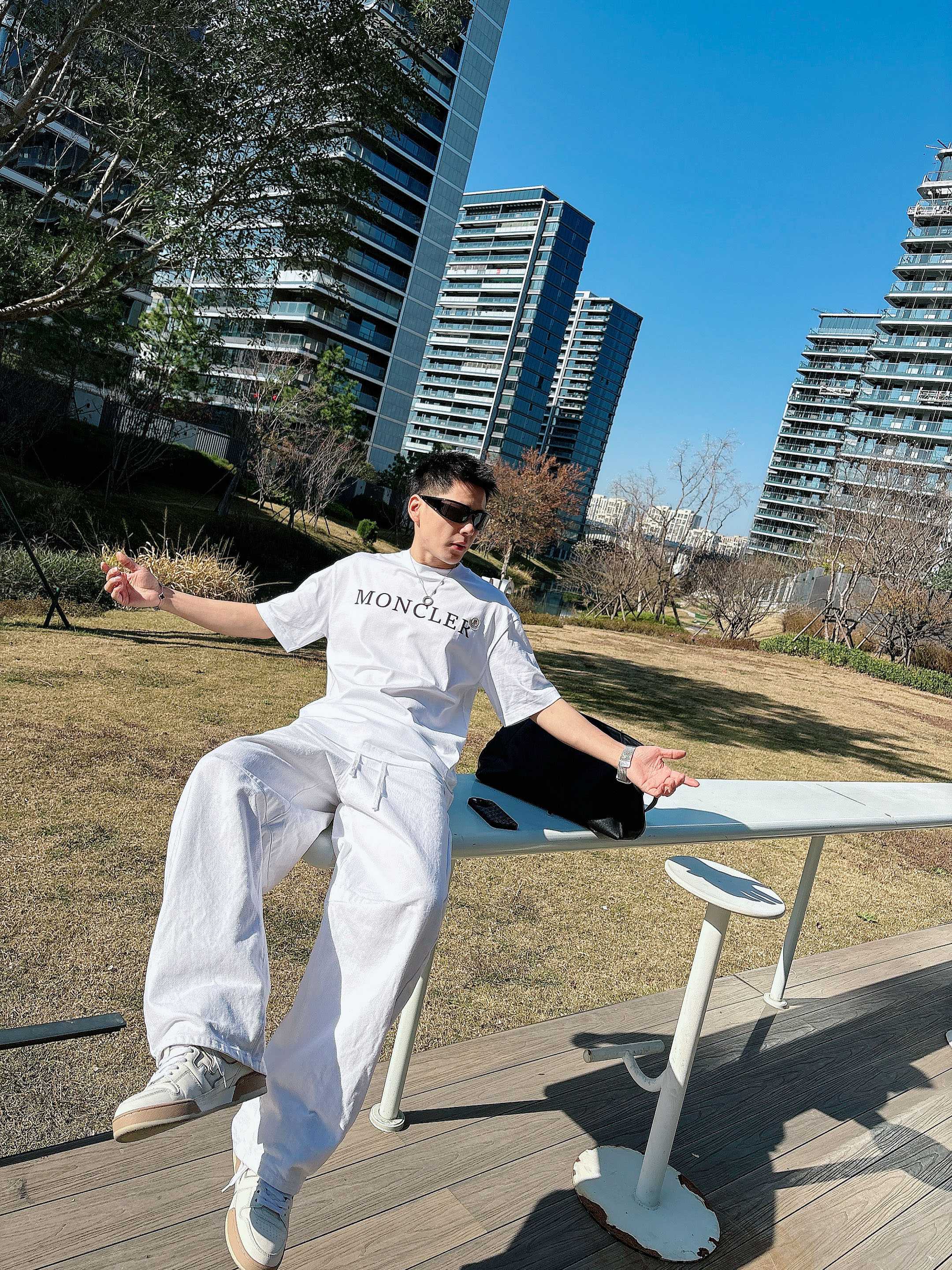 【 蒙口 2026春夏 · 高阶定制T恤】🔹 核心面料：秘鲁进口匹马棉 × 顶级丝光工艺🔹 核心体感：蚕