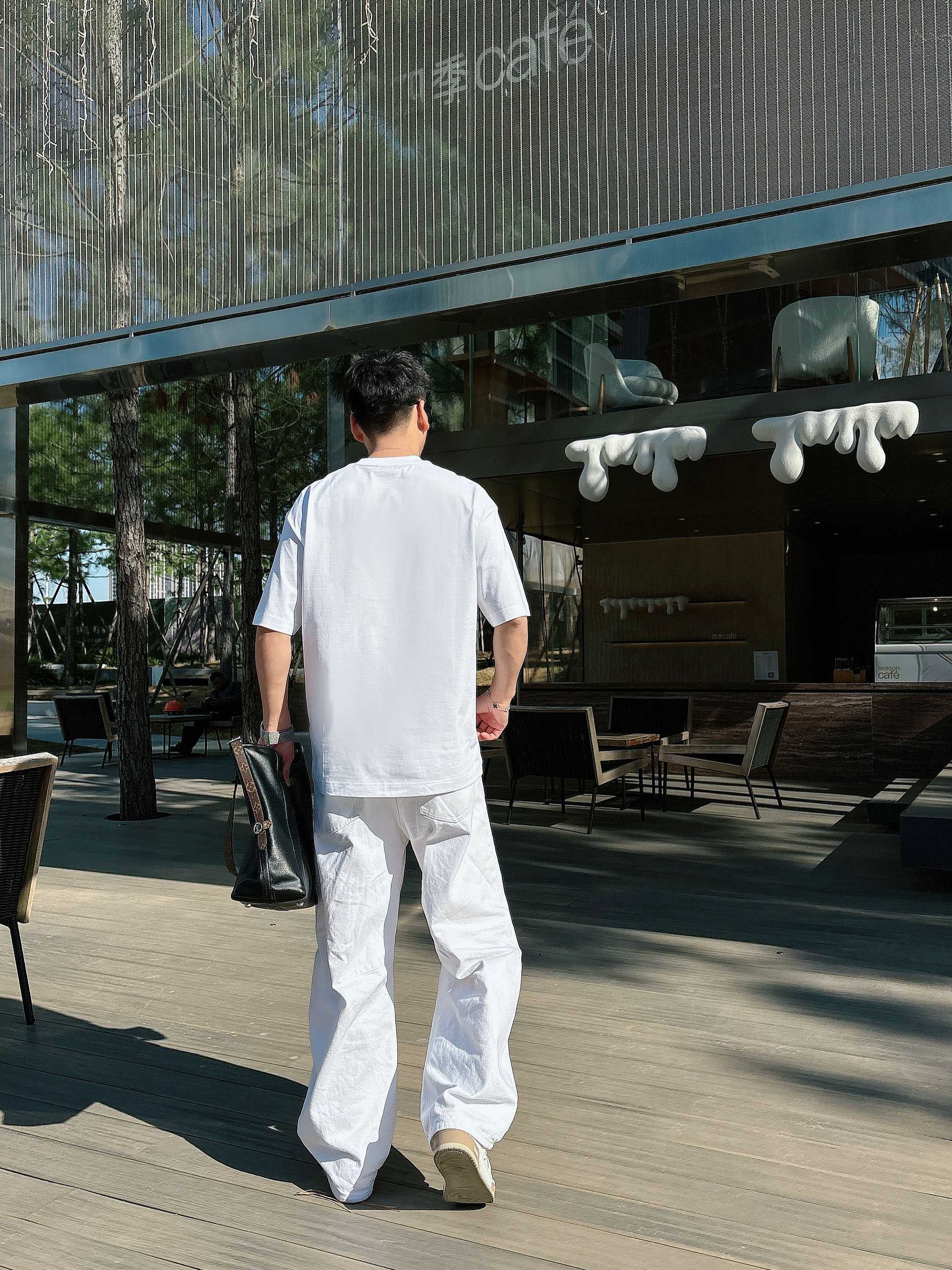 【 蒙口 2026春夏 · 高阶定制T恤】🔹 核心面料：秘鲁进口匹马棉 × 顶级丝光工艺🔹 核心体感：蚕