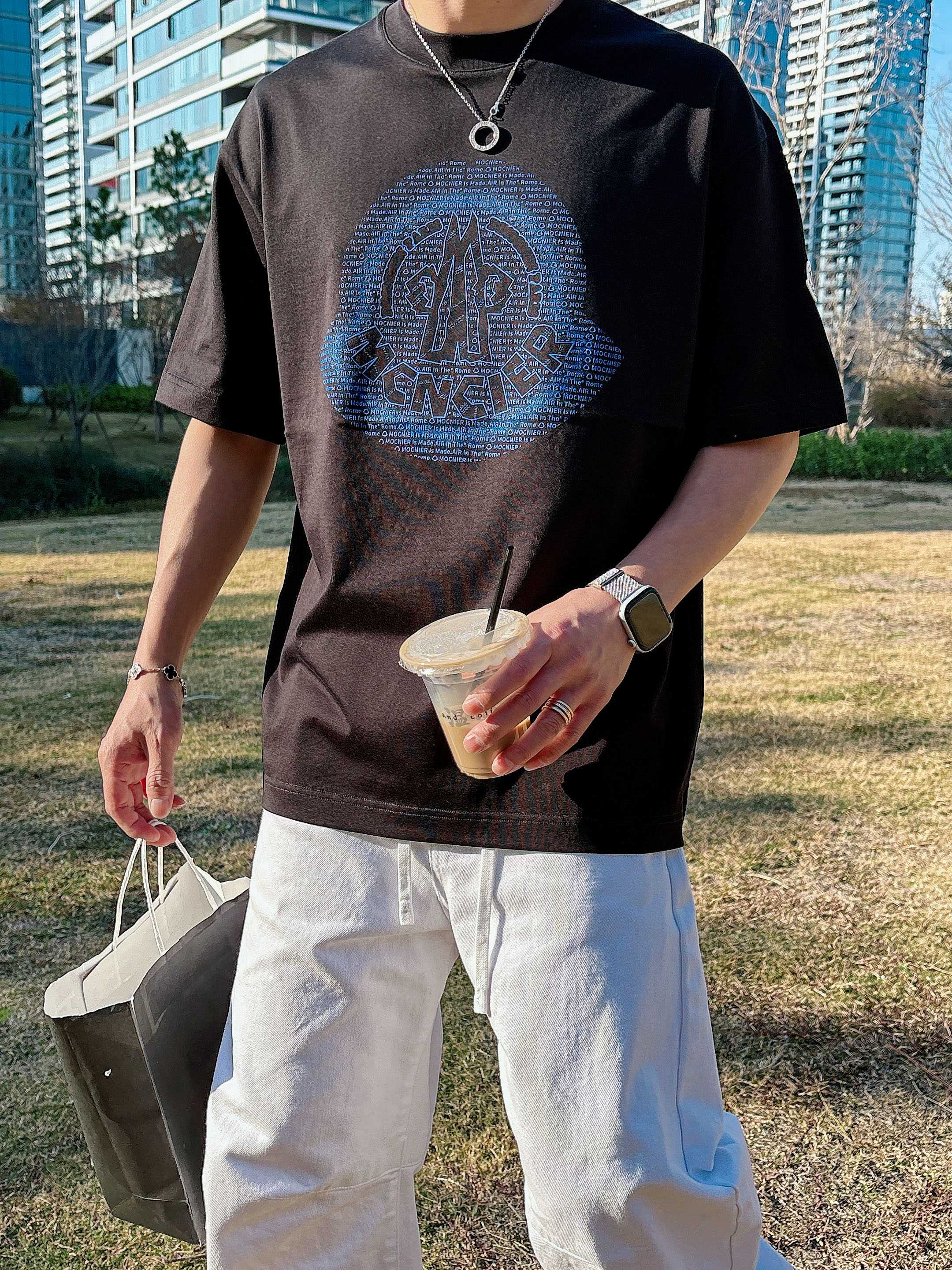 【 蒙口 2026春夏 · 高阶定制T恤】🔹 核心面料：秘鲁进口匹马棉 × 顶级丝光工艺🔹 核心体感：蚕