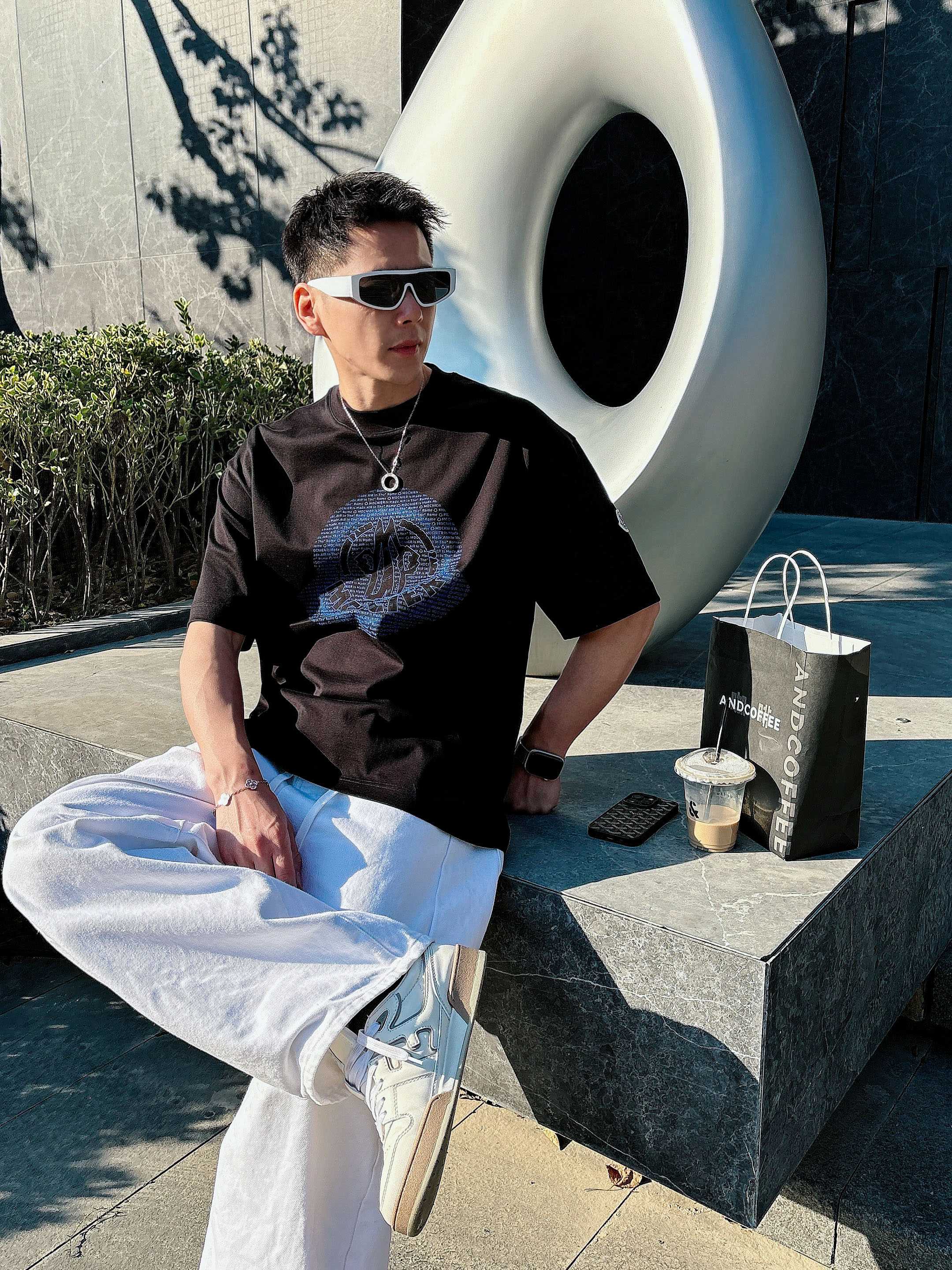 【 蒙口 2026春夏 · 高阶定制T恤】🔹 核心面料：秘鲁进口匹马棉 × 顶级丝光工艺🔹 核心体感：蚕