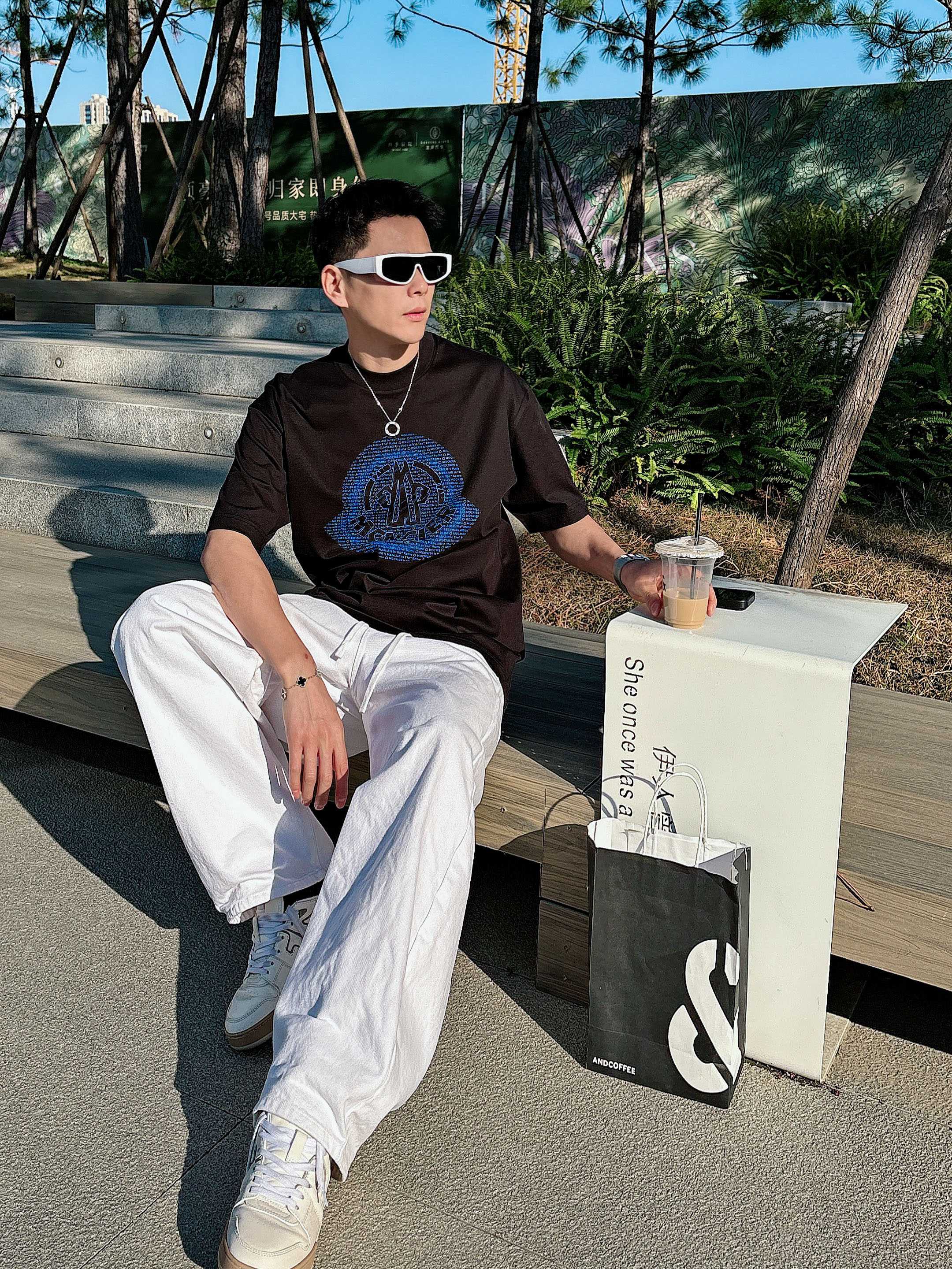 【 蒙口 2026春夏 · 高阶定制T恤】🔹 核心面料：秘鲁进口匹马棉 × 顶级丝光工艺🔹 核心体感：蚕