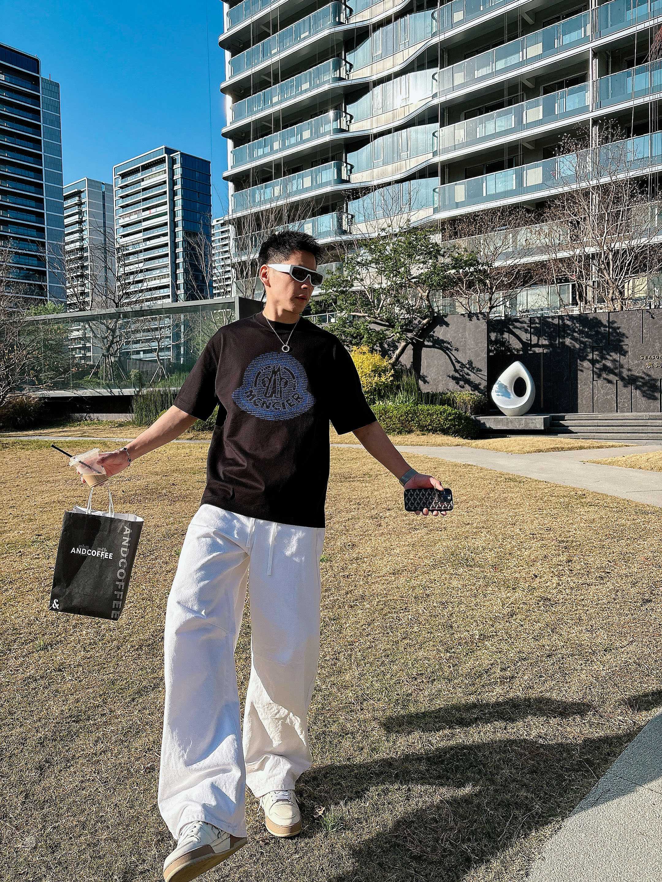 【 蒙口 2026春夏 · 高阶定制T恤】🔹 核心面料：秘鲁进口匹马棉 × 顶级丝光工艺🔹 核心体感：蚕