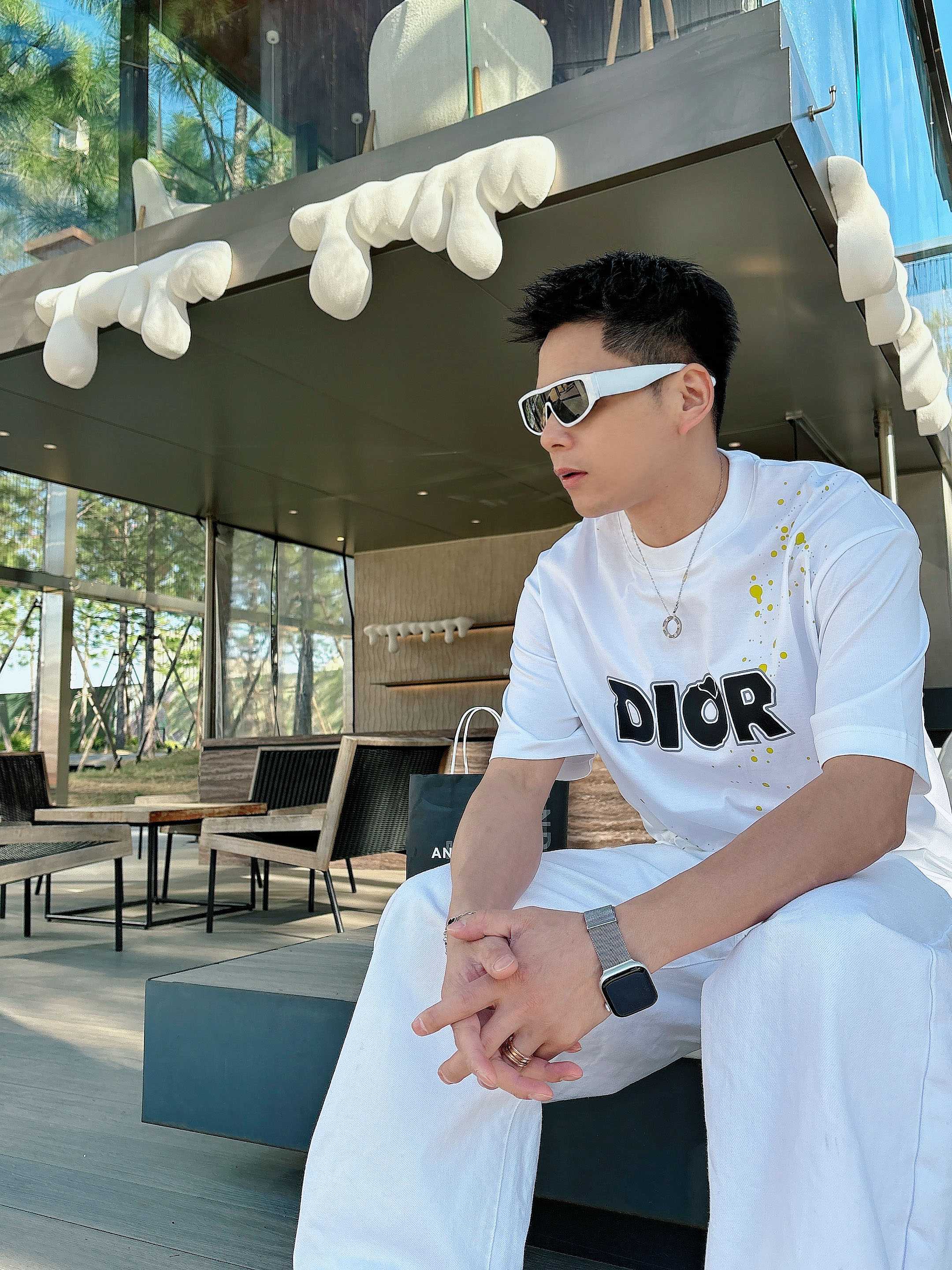 【 迪奥 2026春夏 · 高阶定制T恤】🔹 核心面料：秘鲁进口匹马棉 × 顶级丝光工艺🔹 核心体感：蚕