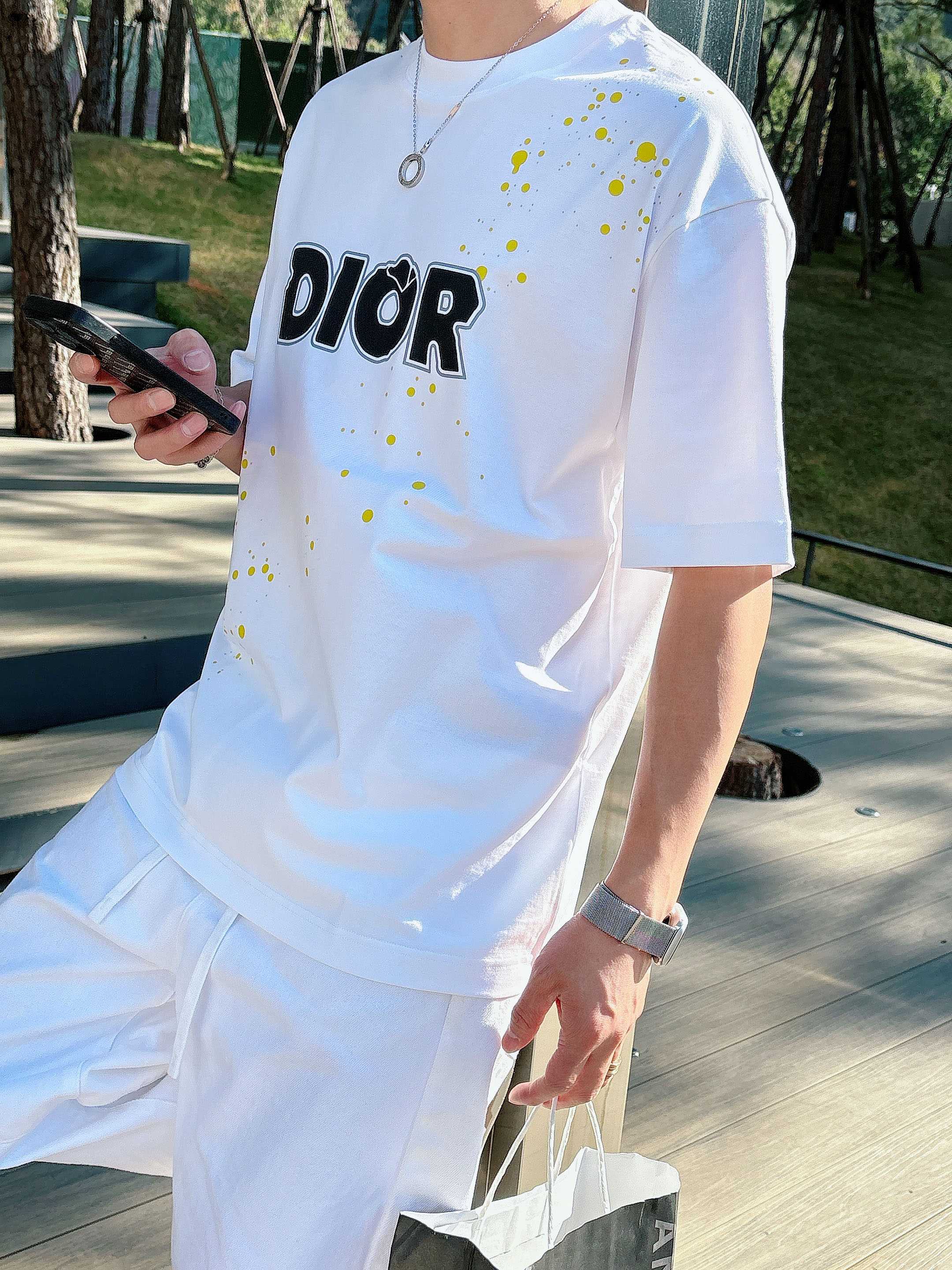 【 迪奥 2026春夏 · 高阶定制T恤】🔹 核心面料：秘鲁进口匹马棉 × 顶级丝光工艺🔹 核心体感：蚕