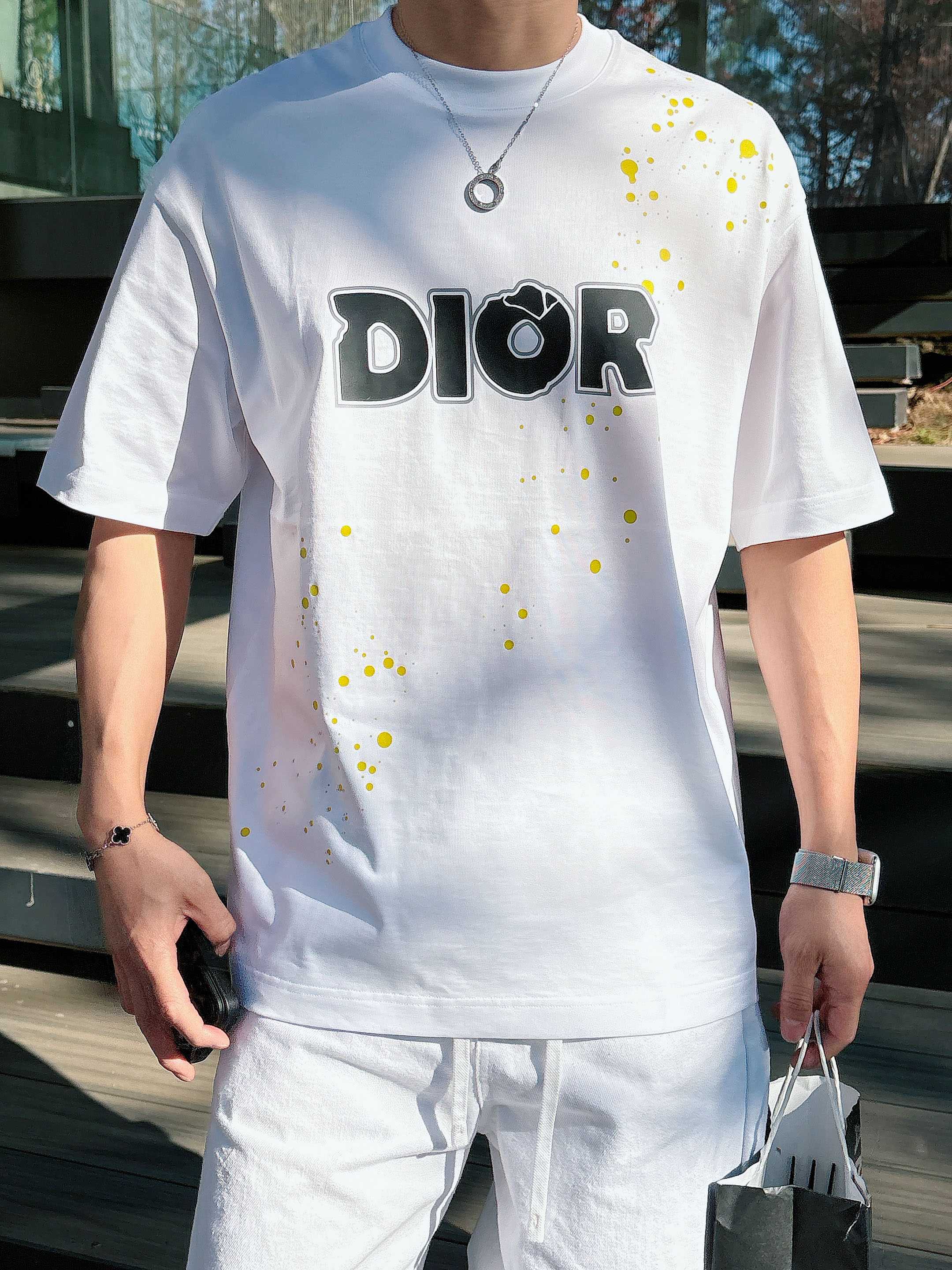 【 迪奥 2026春夏 · 高阶定制T恤】🔹 核心面料：秘鲁进口匹马棉 × 顶级丝光工艺🔹 核心体感：蚕