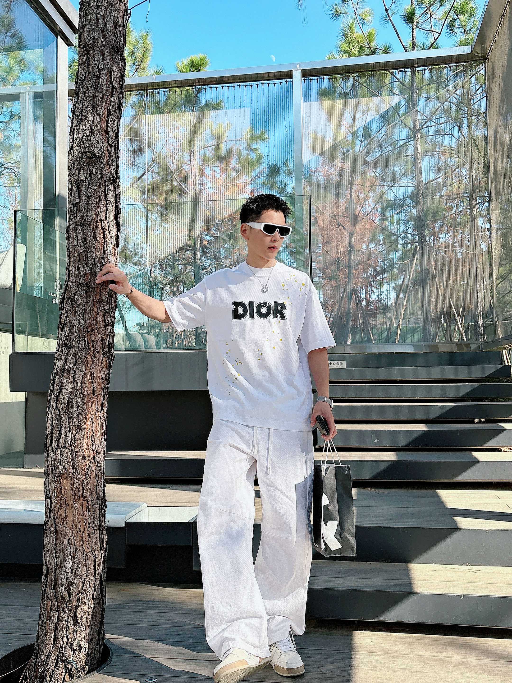 【 迪奥 2026春夏 · 高阶定制T恤】🔹 核心面料：秘鲁进口匹马棉 × 顶级丝光工艺🔹 核心体感：蚕