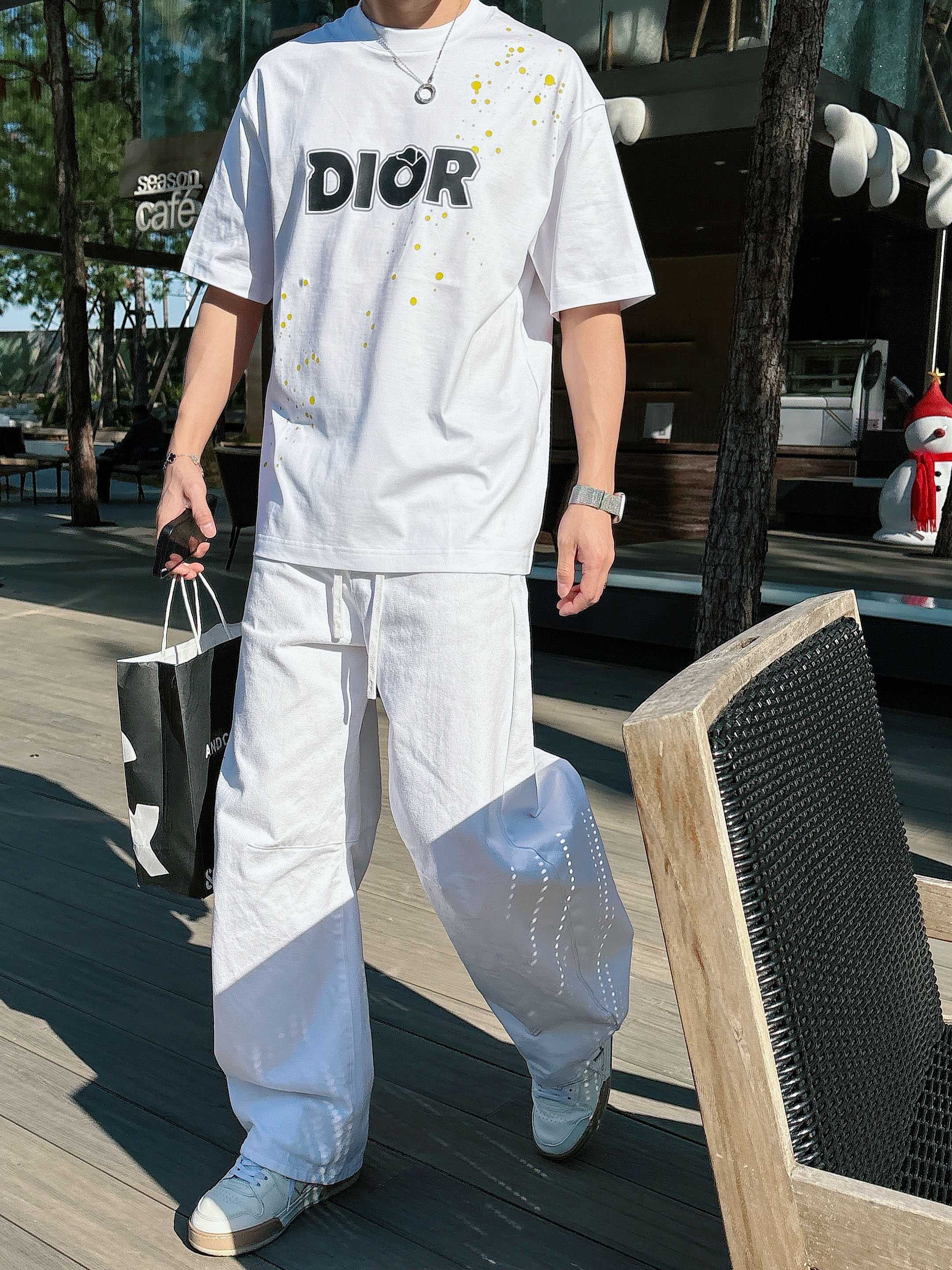 【 迪奥 2026春夏 · 高阶定制T恤】🔹 核心面料：秘鲁进口匹马棉 × 顶级丝光工艺🔹 核心体感：蚕