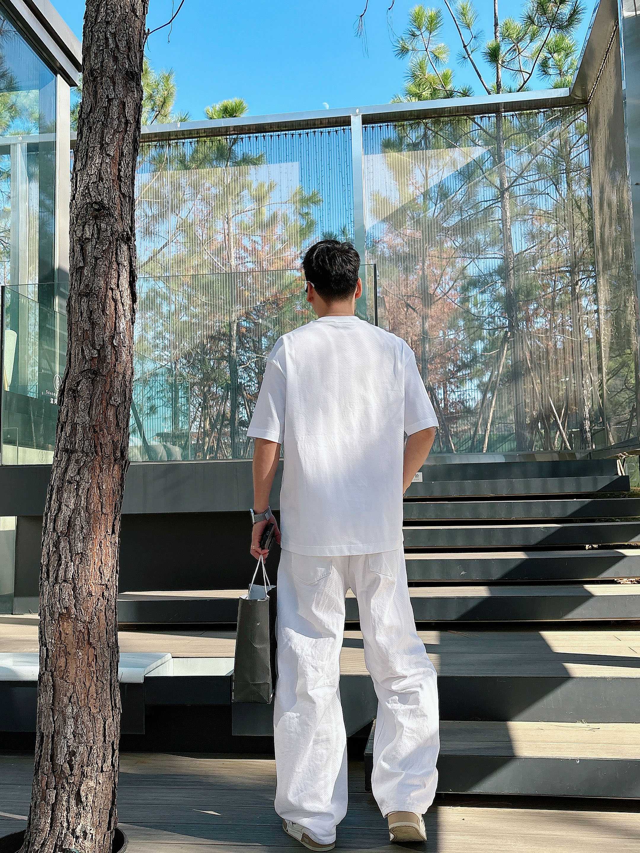 【 迪奥 2026春夏 · 高阶定制T恤】🔹 核心面料：秘鲁进口匹马棉 × 顶级丝光工艺🔹 核心体感：蚕