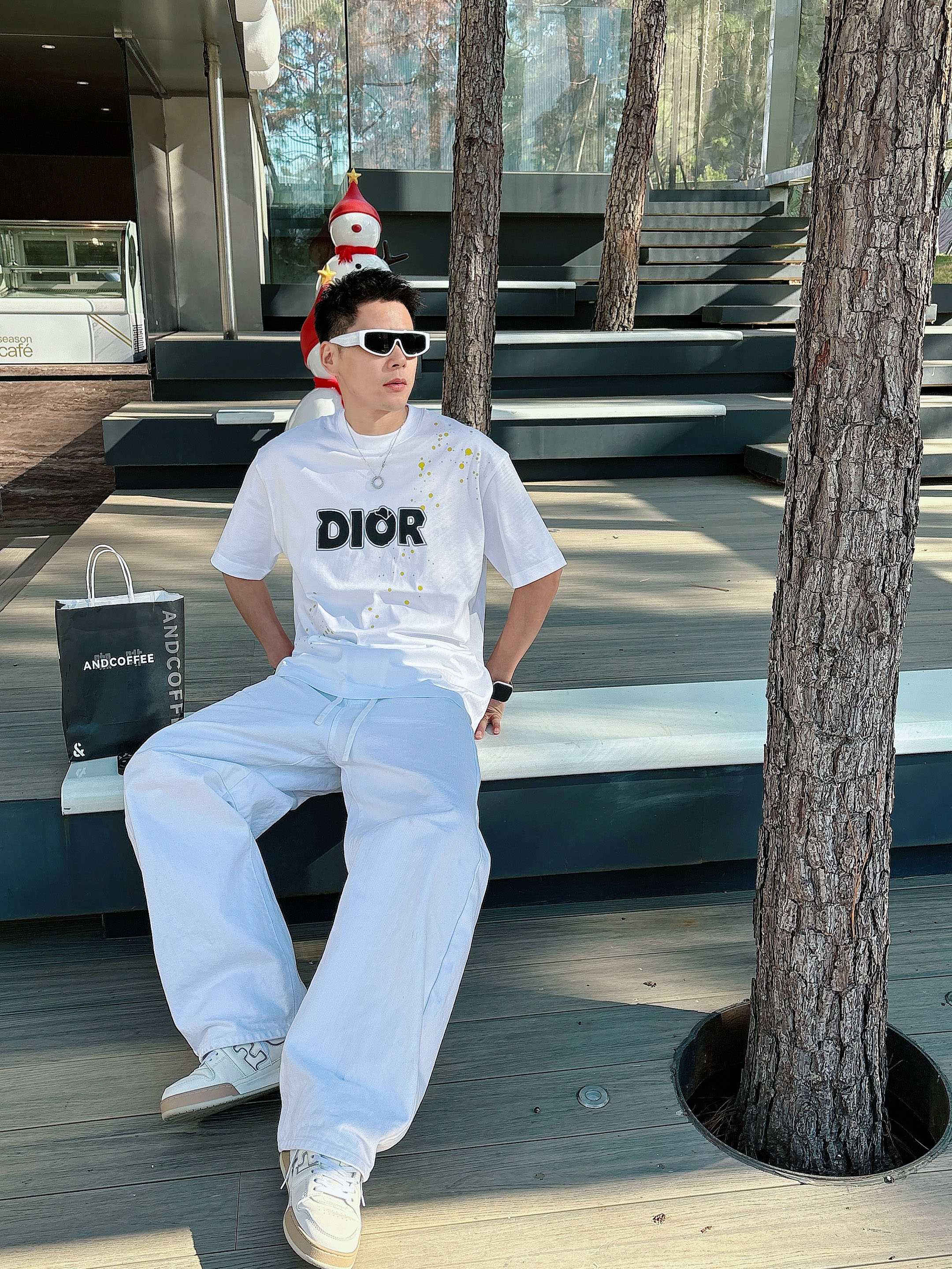 【 迪奥 2026春夏 · 高阶定制T恤】🔹 核心面料：秘鲁进口匹马棉 × 顶级丝光工艺🔹 核心体感：蚕