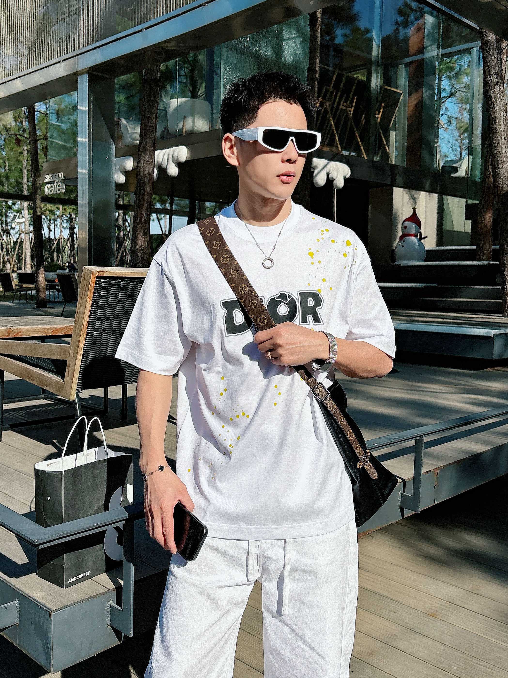 【 迪奥 2026春夏 · 高阶定制T恤】🔹 核心面料：秘鲁进口匹马棉 × 顶级丝光工艺🔹 核心体感：蚕