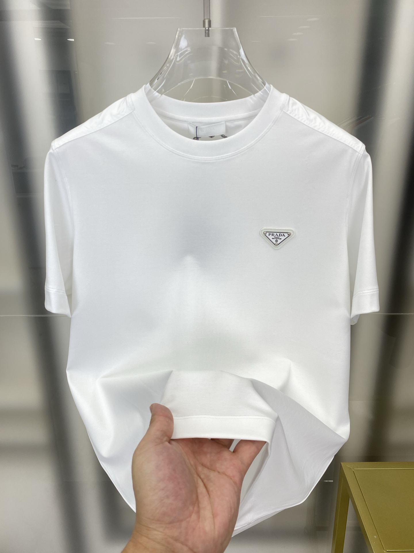 【 2026春夏 · 高阶定制T恤】 🔹 核心面料：秘鲁进口匹马棉 × 顶级丝光工艺 🔹 核心体感：蚕丝般柔滑，卓越透气