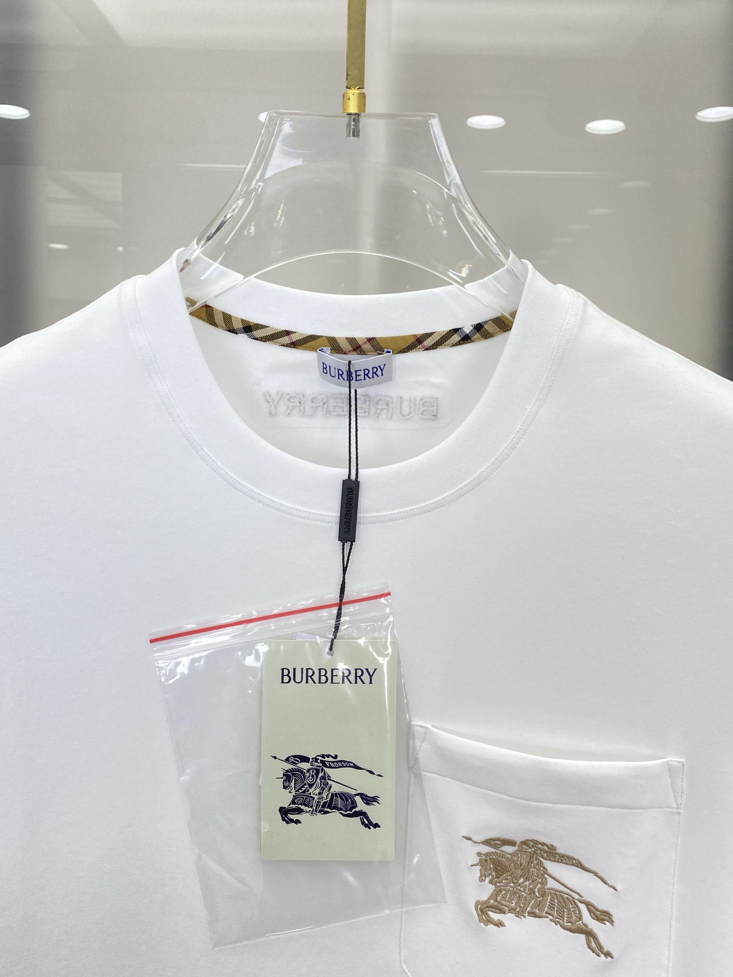 【  2026春夏 · 高阶定制T恤】 🔹 核心面料：秘鲁进口匹马棉 × 顶级丝光工艺 🔹 核心体感：蚕丝般柔滑，卓越透