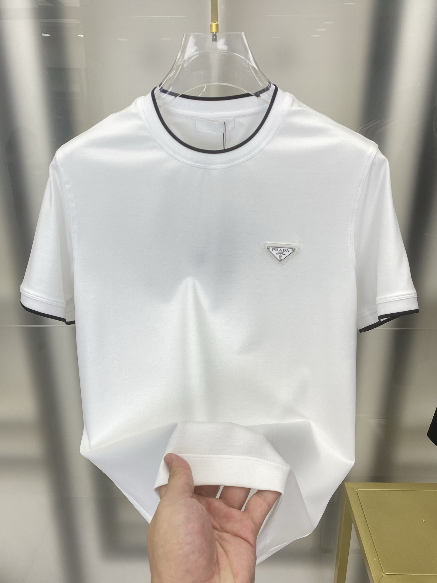 【 2026春夏 · 高阶定制T恤】 🔹 核心面料:秘鲁进口匹马棉 × 顶级丝光工艺 🔹 核心体感:蚕丝般柔滑,卓越透气 【 2026春夏 · 高阶定制T恤】 🔹 核心面料:秘鲁进口匹马棉 × 顶级丝光工艺 🔹 核心体感:蚕丝般柔滑,卓越透气